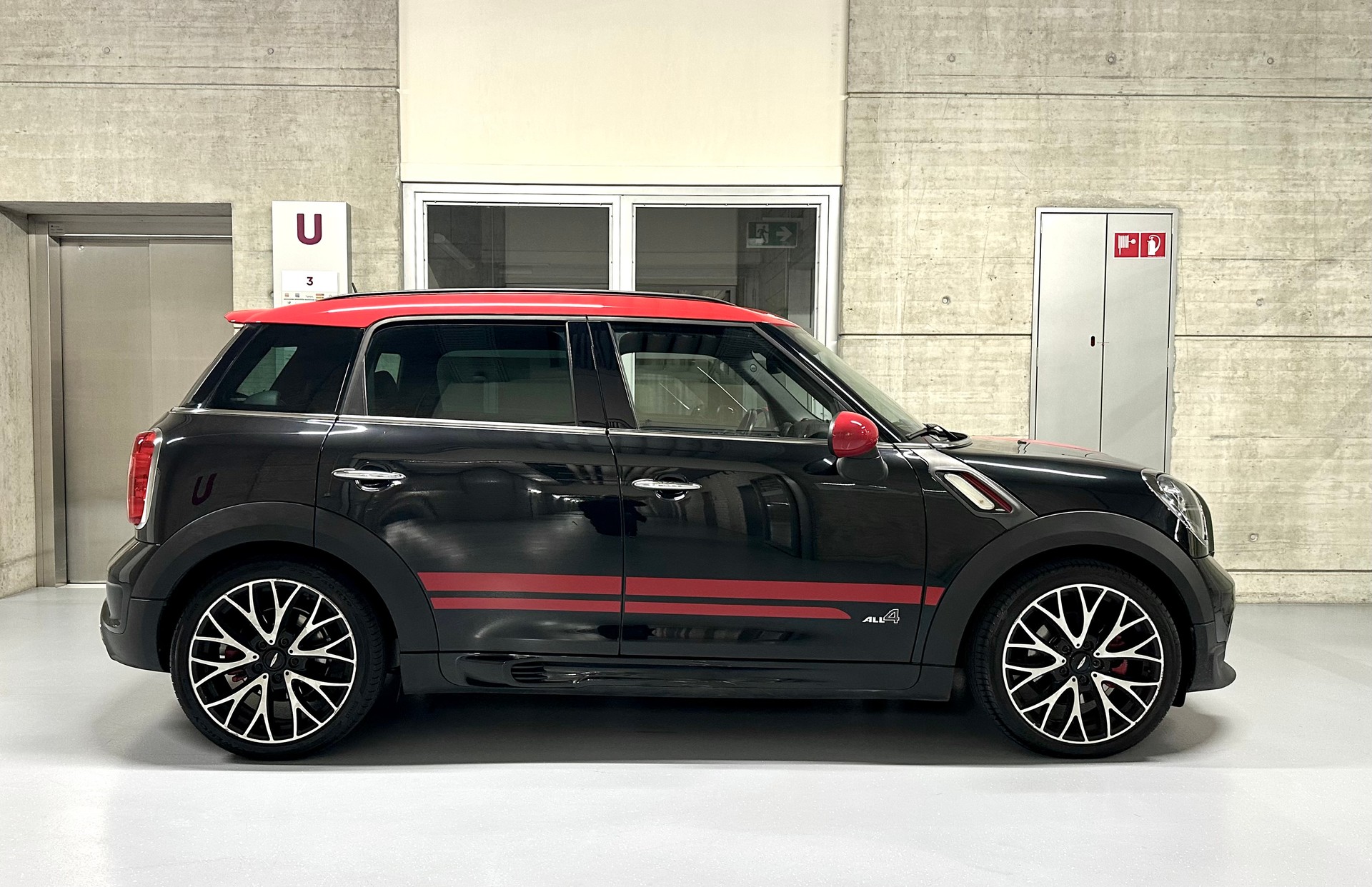 MINI Countryman John Cooper Works ALL4-image-4