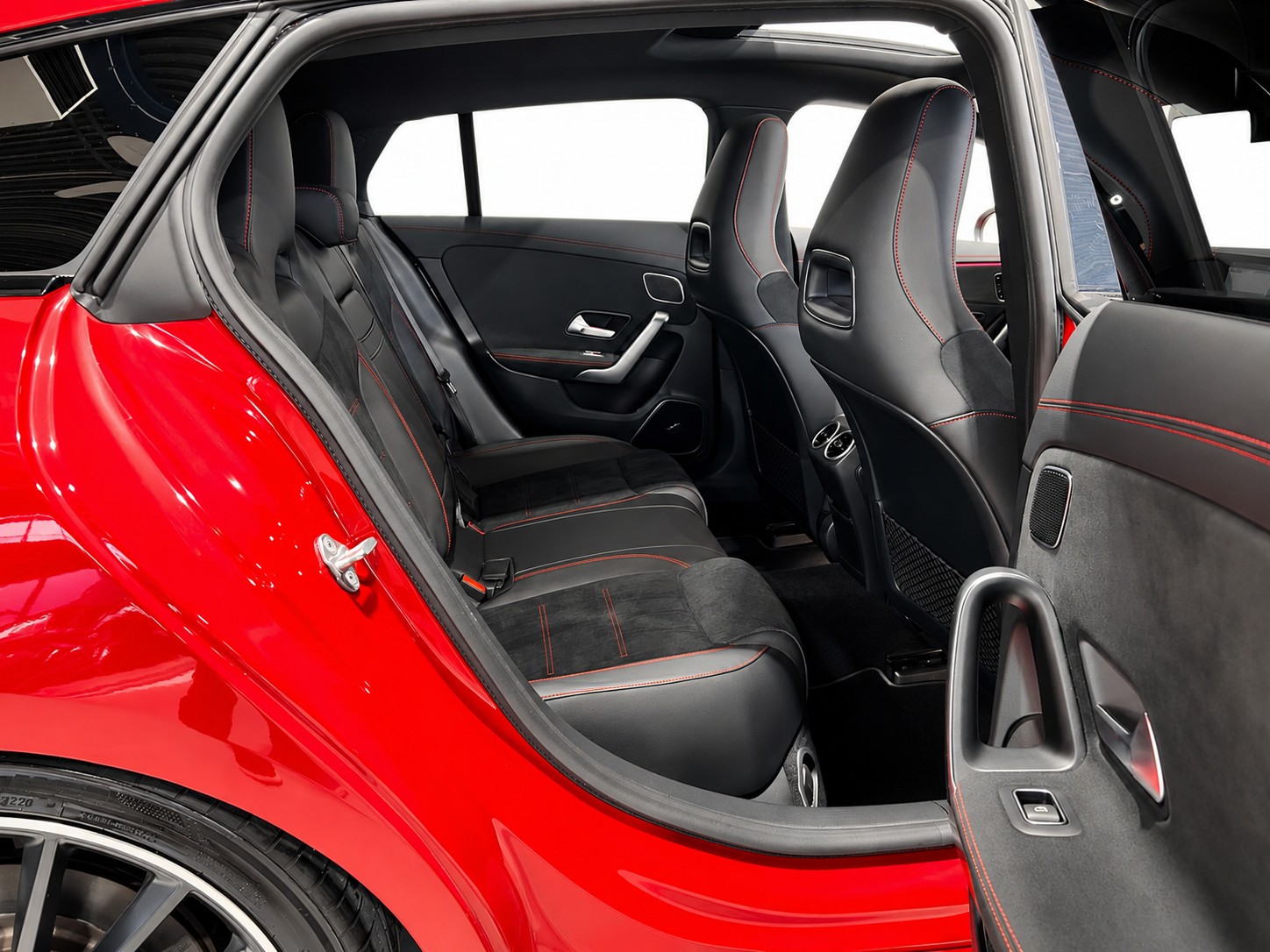 MERCEDES-BENZ CLA 35 AMG 4matic Shooting Brake-image-12