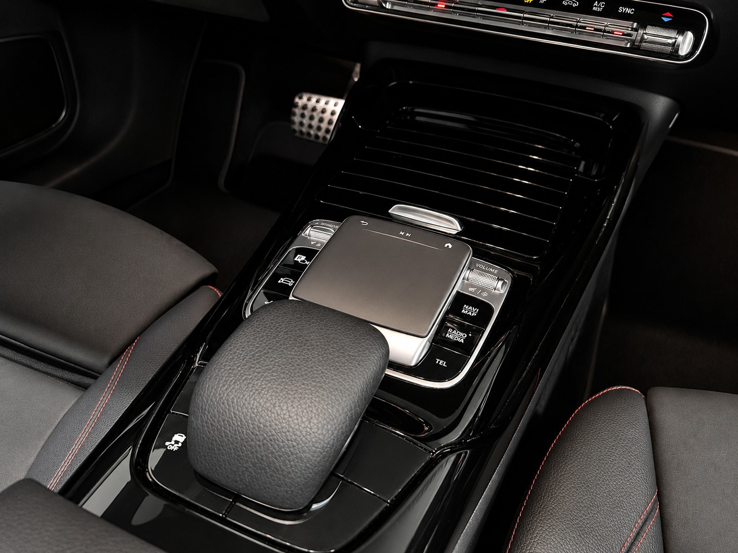 MERCEDES-BENZ CLA 35 AMG 4matic Shooting Brake-image-15