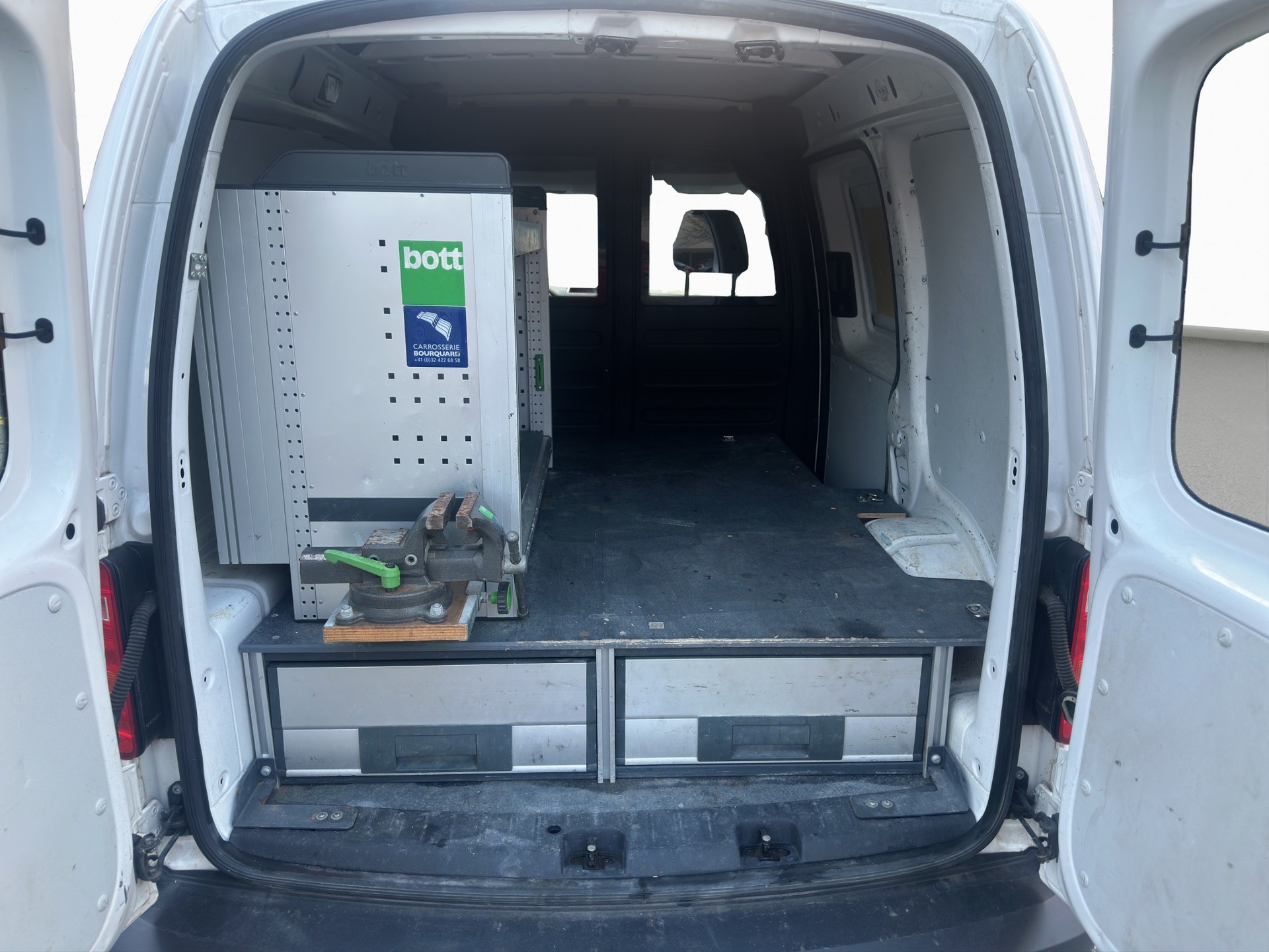 VW Caddy 1.0 TSI Entry BlueMotion Technology-image-10