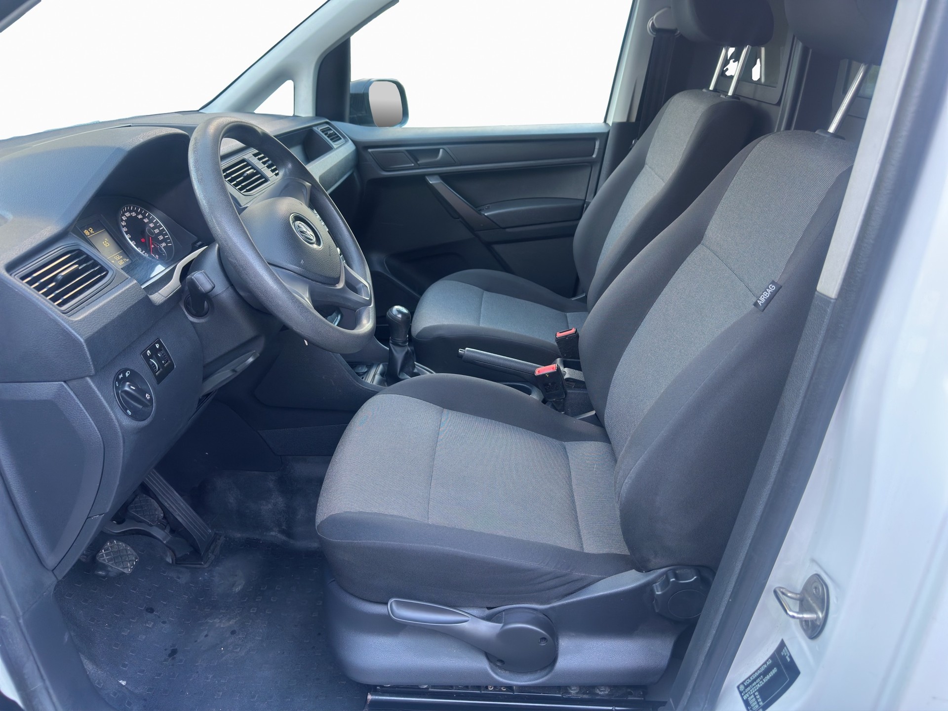VW Caddy 1.0 TSI Entry BlueMotion Technology-image-7