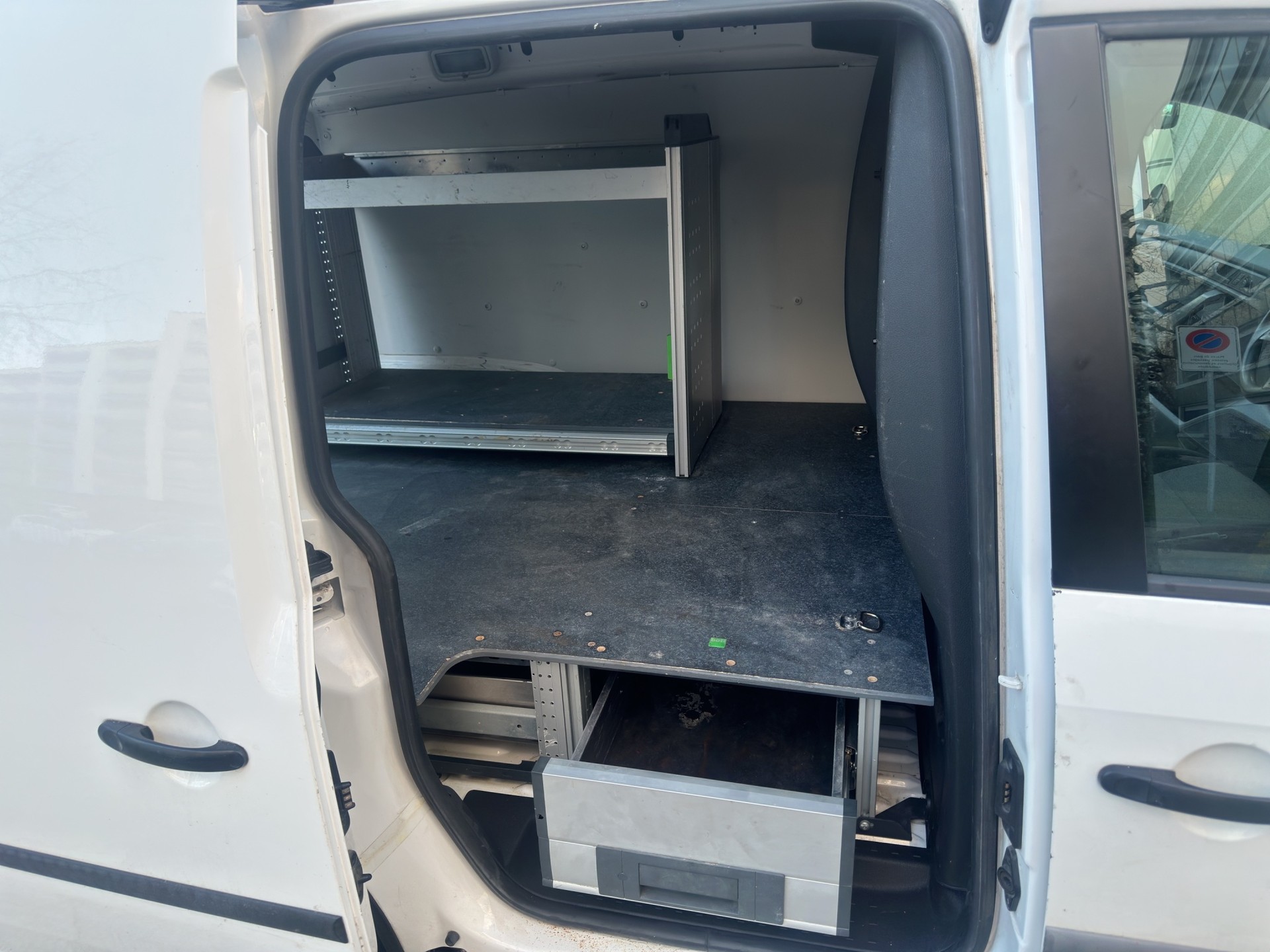 VW Caddy 1.0 TSI Entry BlueMotion Technology-image-9
