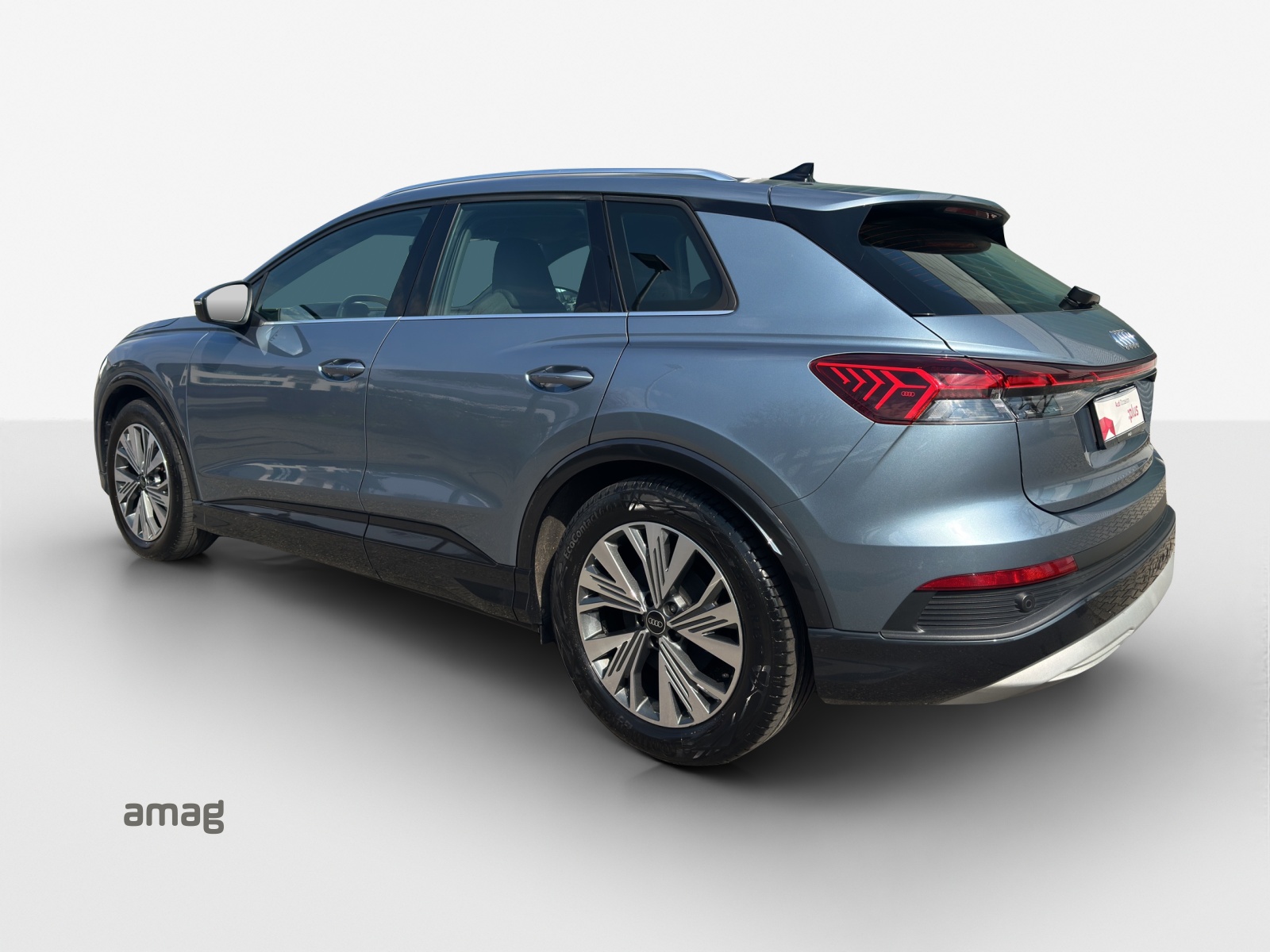 AUDI Q4 e-tron 50 quattro-image-4