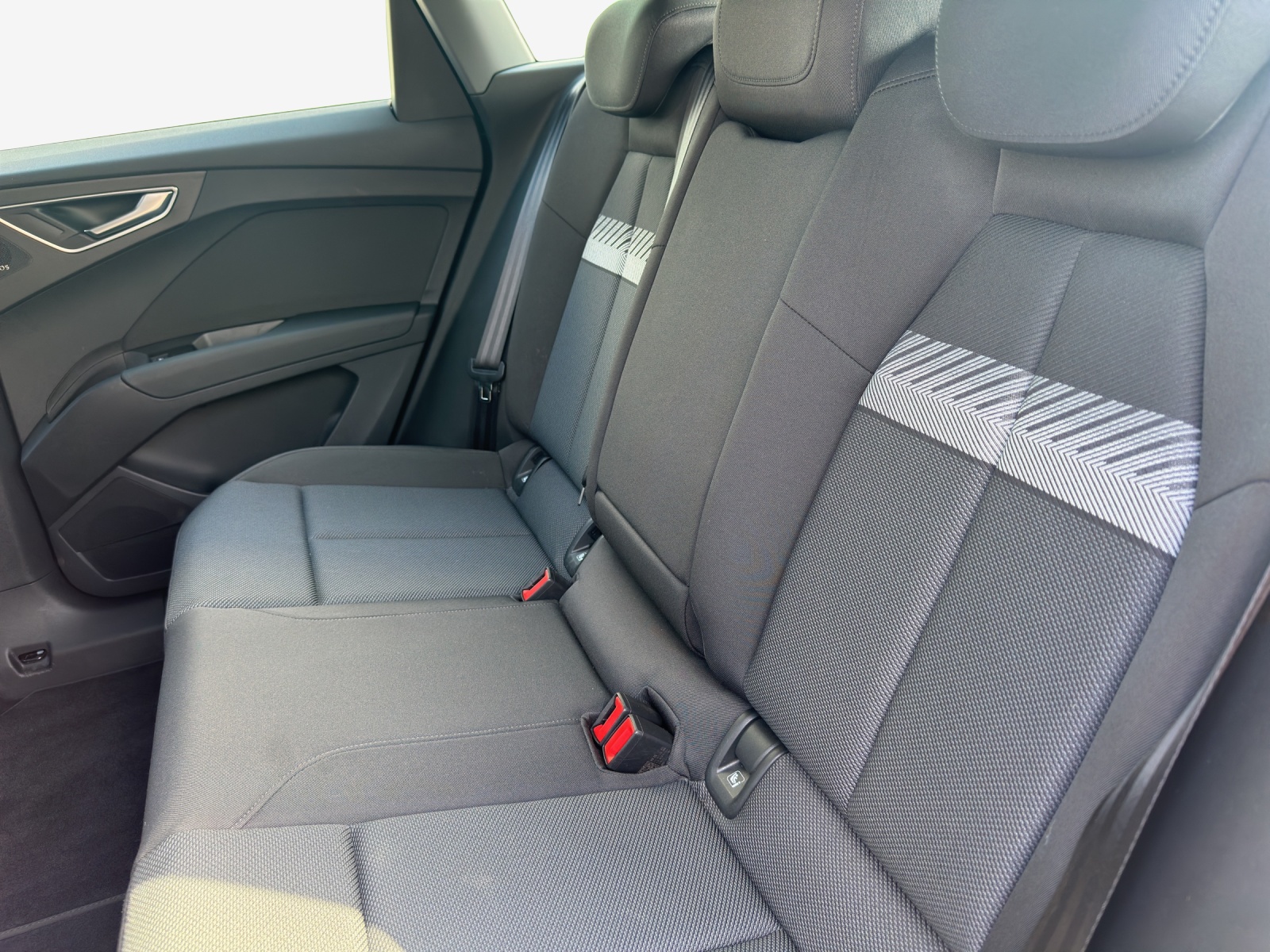 AUDI Q4 e-tron 50 quattro-image-12
