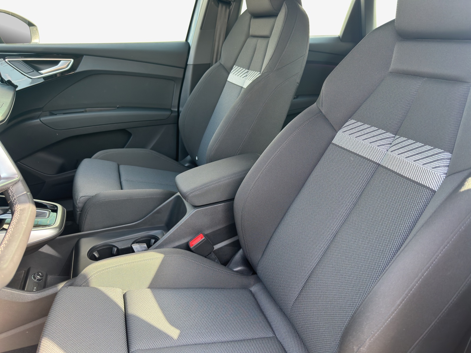 AUDI Q4 e-tron 50 quattro-image-8