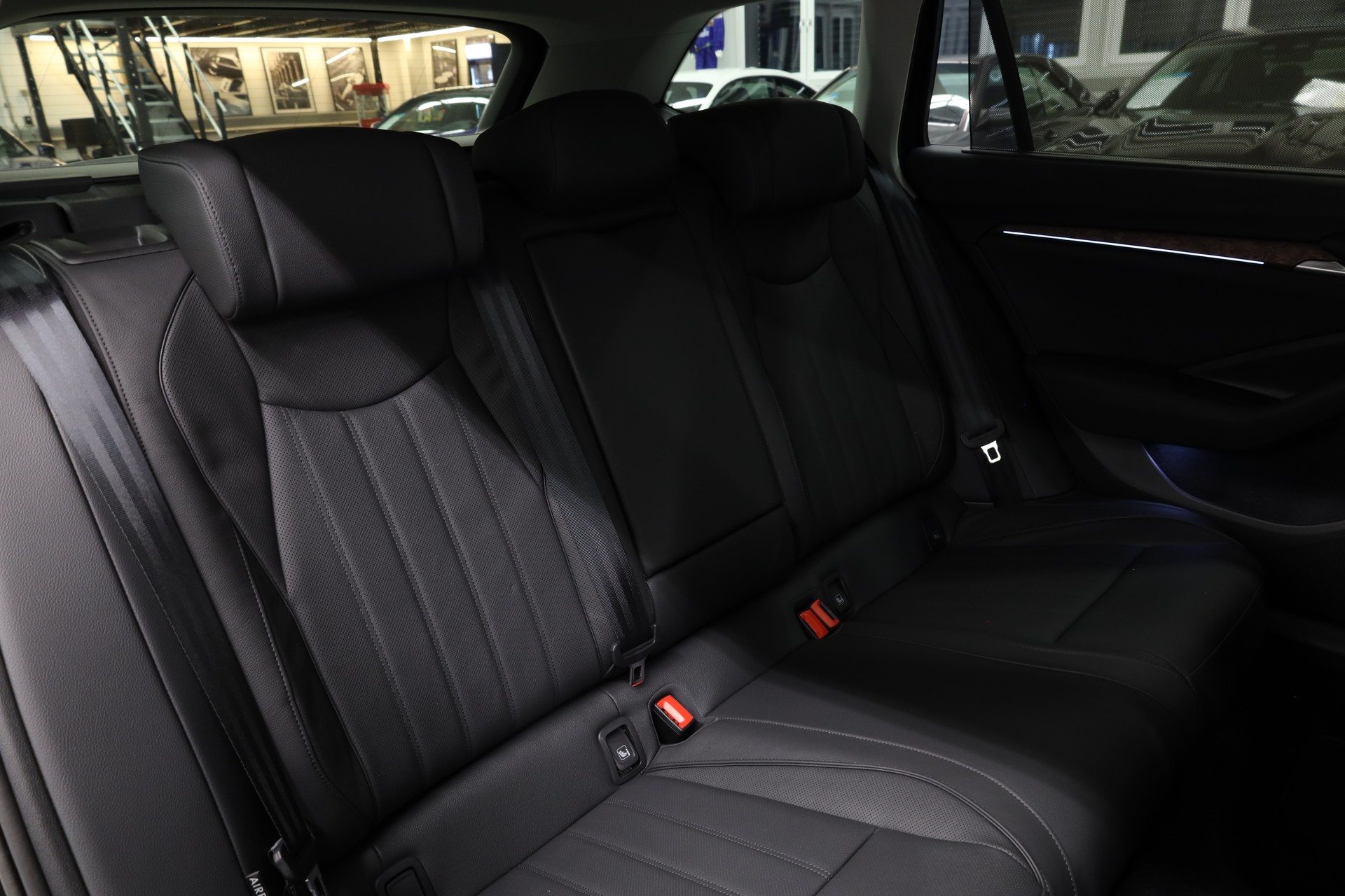 SKODA Superb Combi 2.0 TDI L & K 4x4 DSG-image-34
