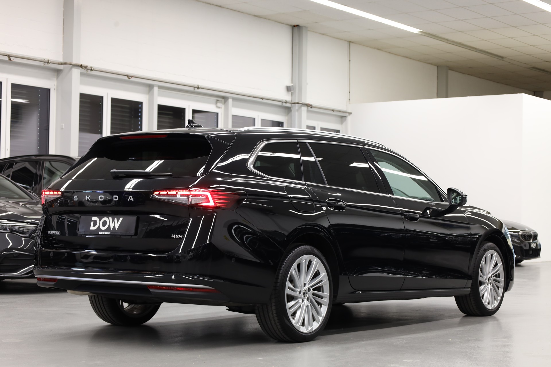 SKODA Superb Combi 2.0 TDI L & K 4x4 DSG-image-5