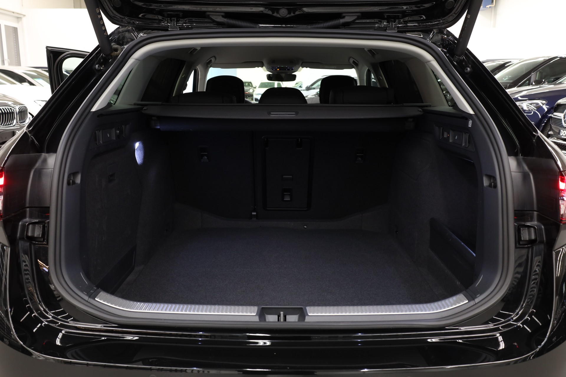 SKODA Superb Combi 2.0 TDI L & K 4x4 DSG-image-11