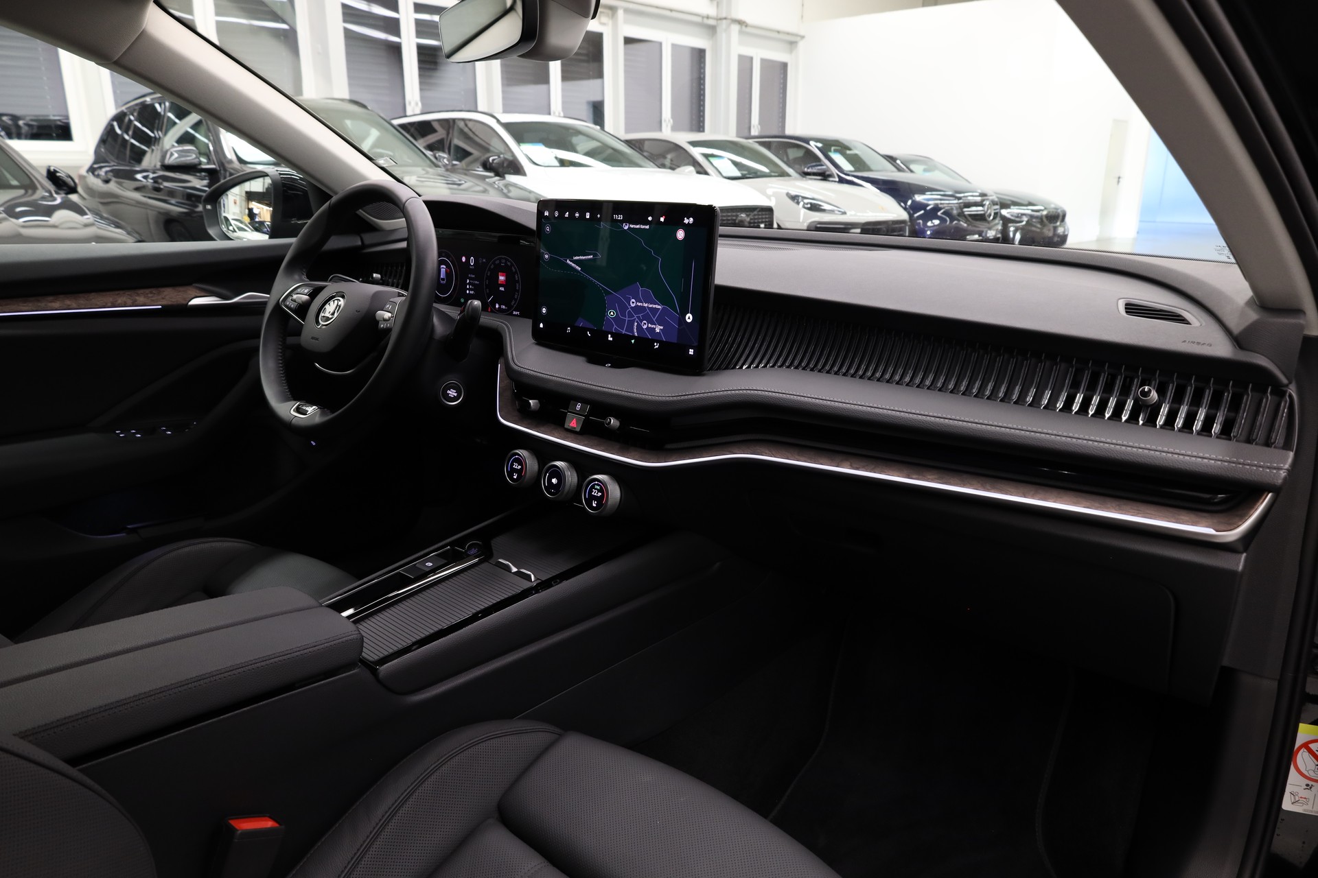 SKODA Superb Combi 2.0 TDI L & K 4x4 DSG-image-20
