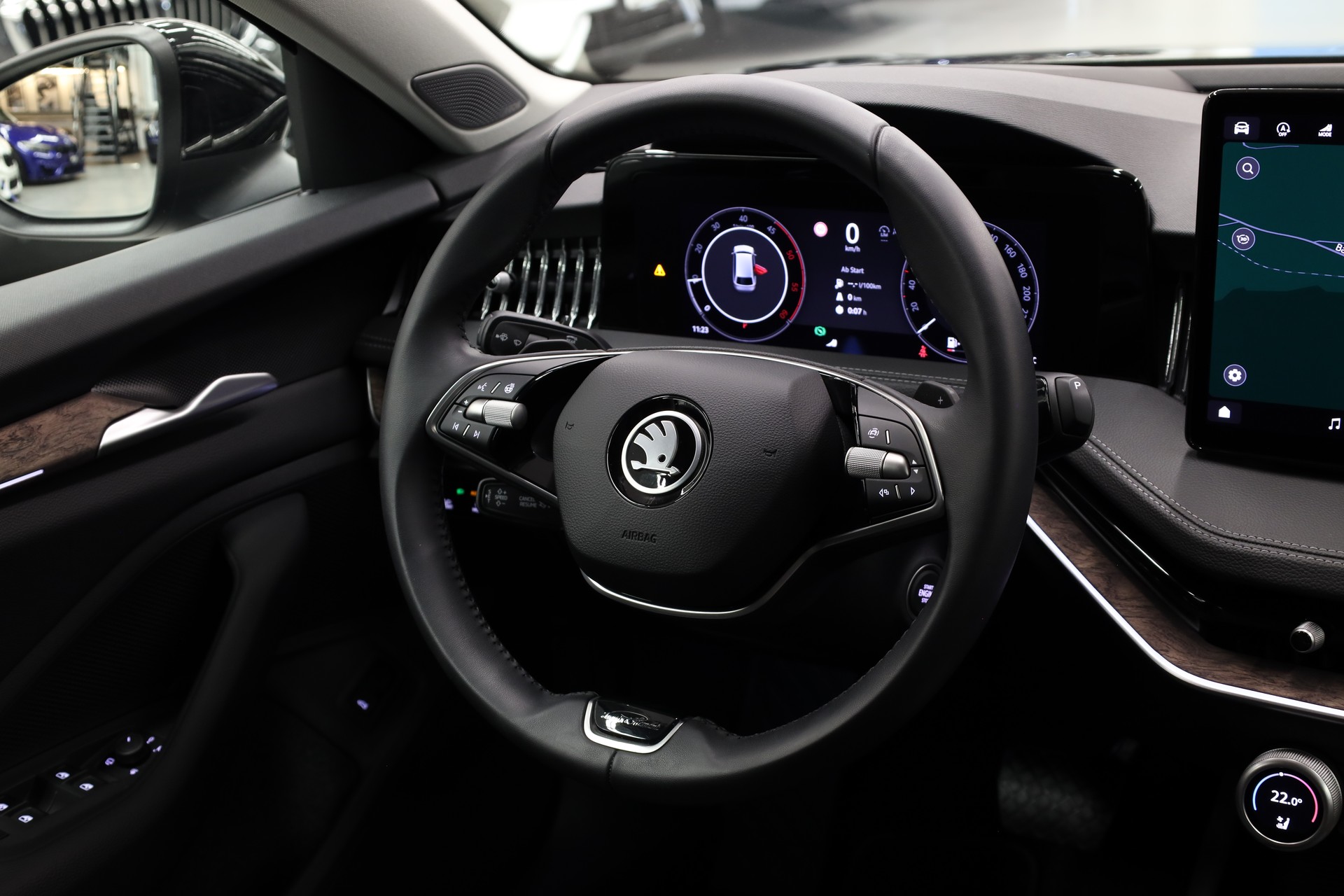 SKODA Superb Combi 2.0 TDI L & K 4x4 DSG-image-19