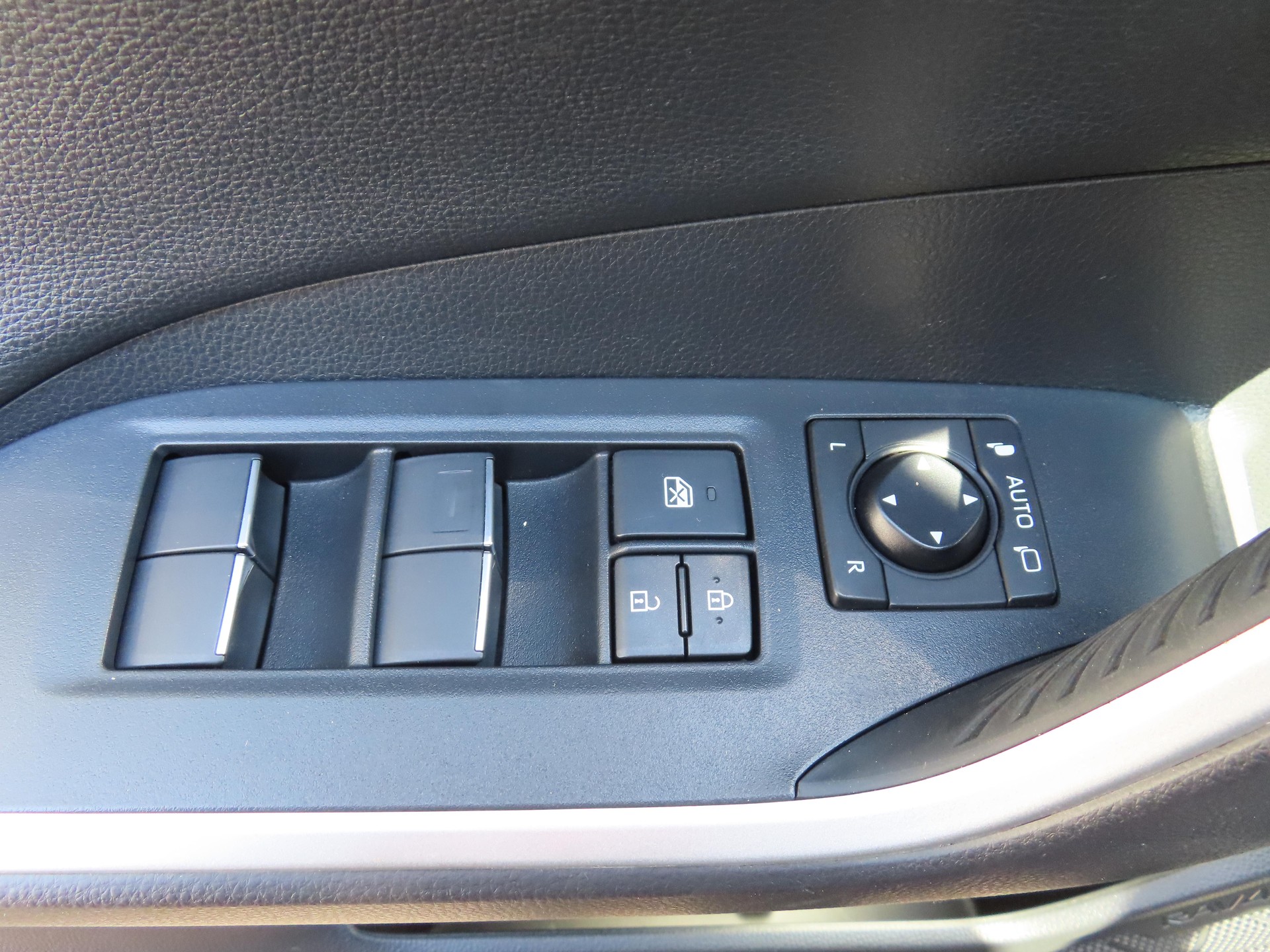 TOYOTA RAV4 2.5 HEV Black Edition-image-17