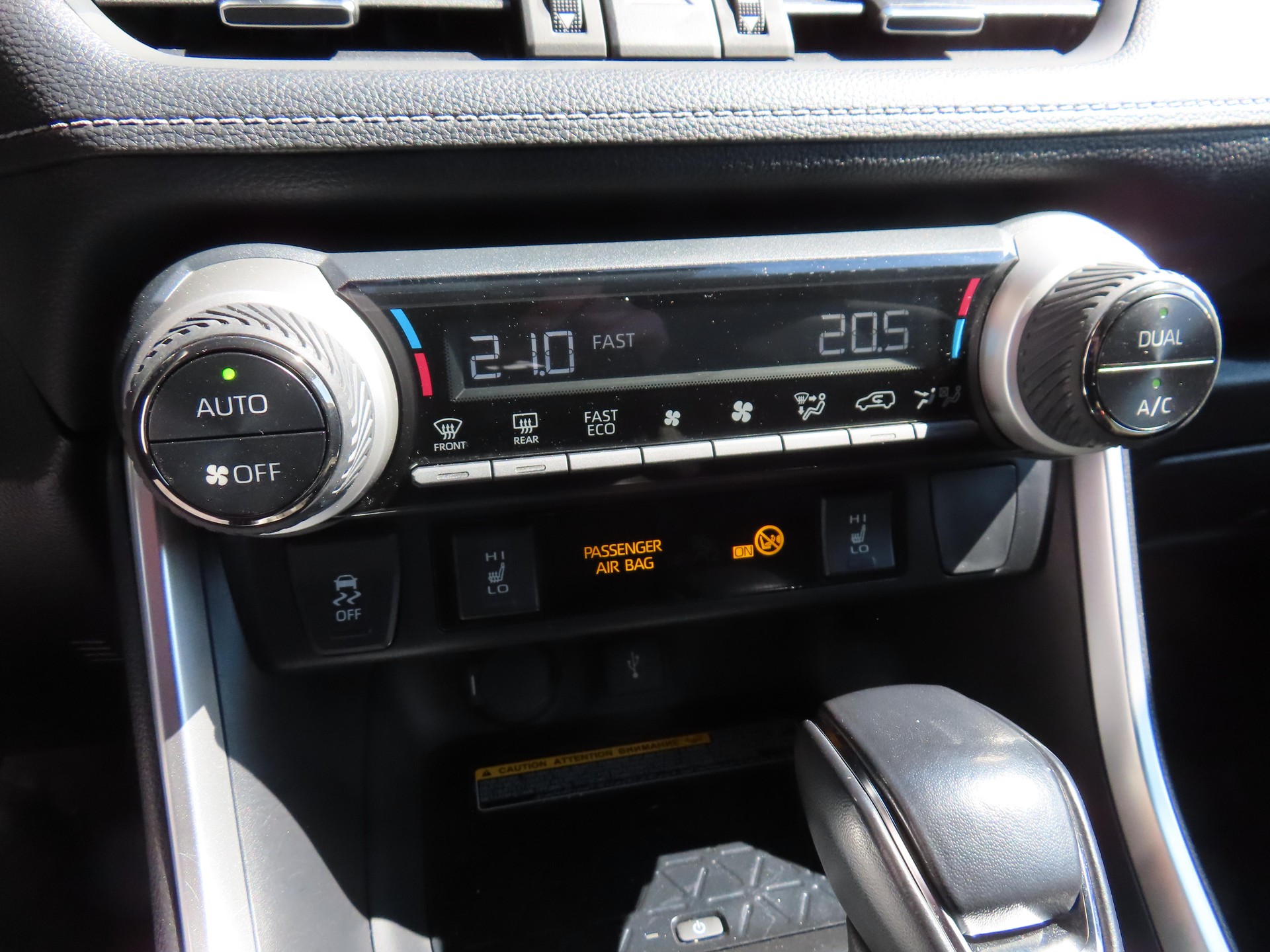 TOYOTA RAV4 2.5 HEV Black Edition-image-9