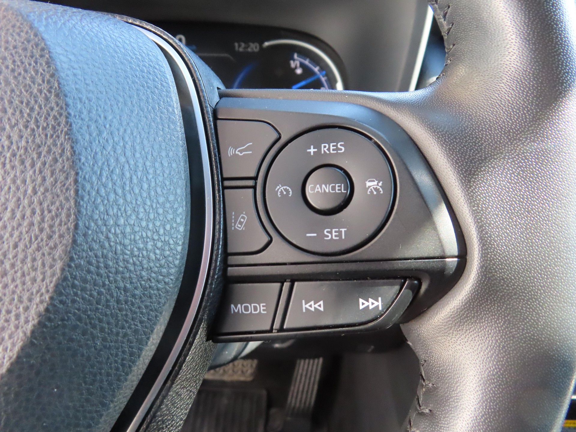 TOYOTA RAV4 2.5 HEV Black Edition-image-14