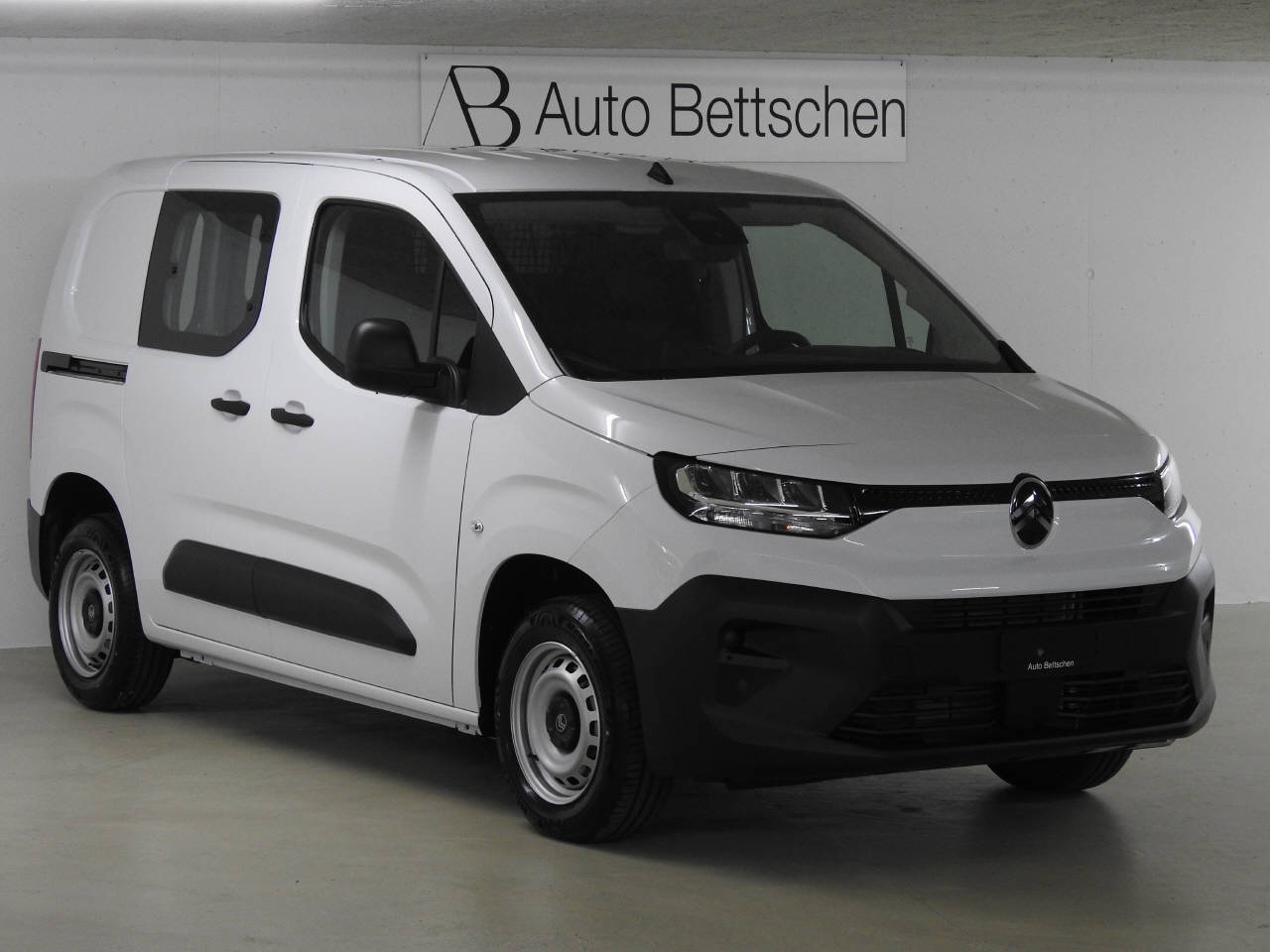 CITROEN Berlingo M 1.2 PureTech 110 First S/S-image-0