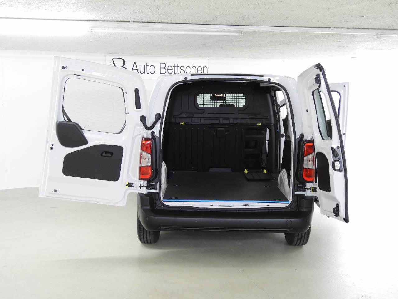 CITROEN Berlingo M 1.2 PureTech 110 First S/S-image-4