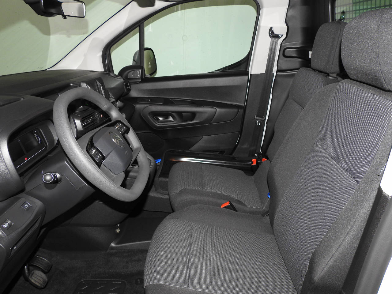 CITROEN Berlingo M 1.2 PureTech 110 First S/S-image-11