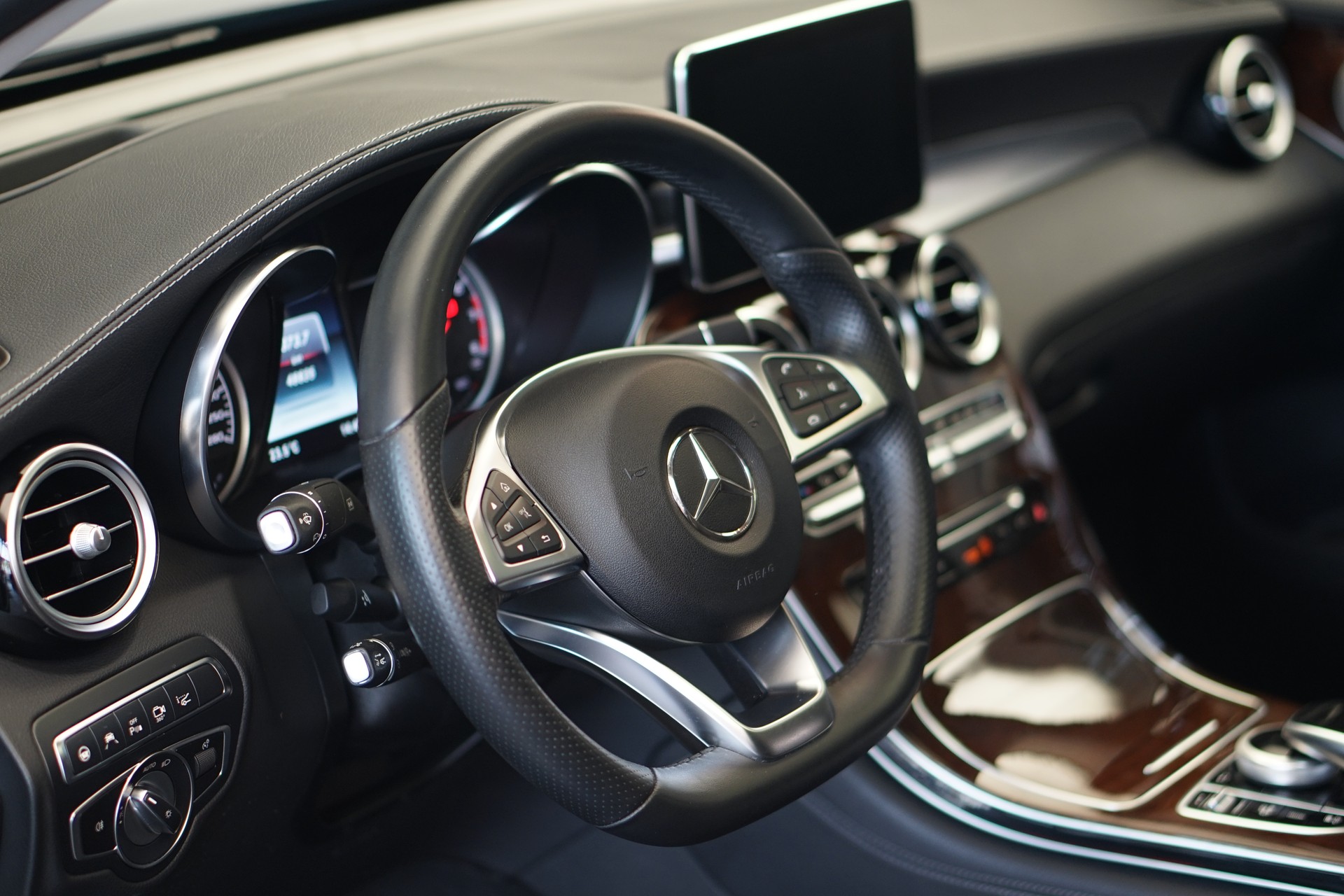 MERCEDES-BENZ GLC Coupé 43 AMG 4Matic 9G-Tronic *CH-Fahrzeug* *Burmester* *Panorama*-image-29