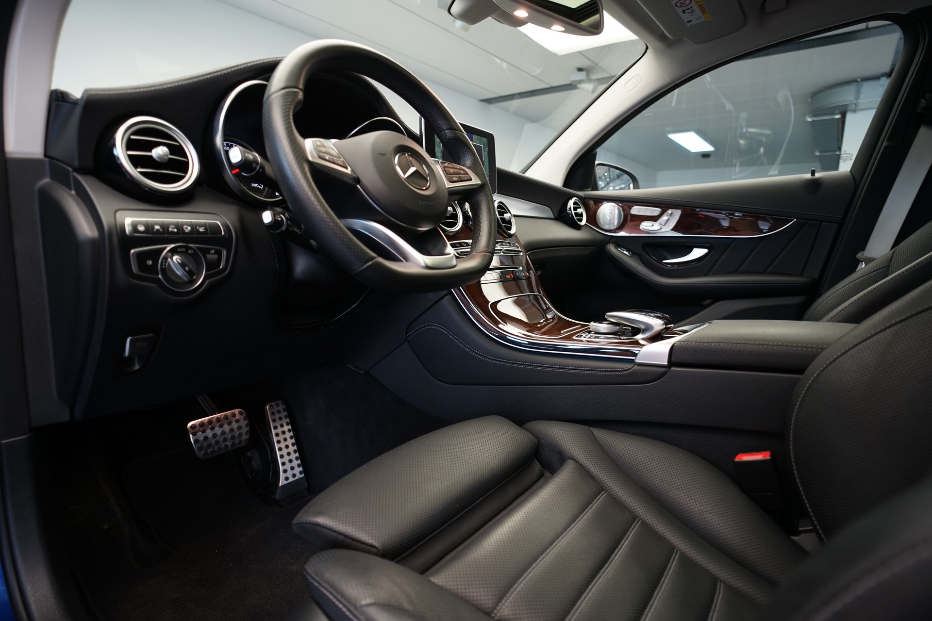 MERCEDES-BENZ GLC Coupé 43 AMG 4Matic 9G-Tronic *CH-Fahrzeug* *Burmester* *Panorama*-image-12