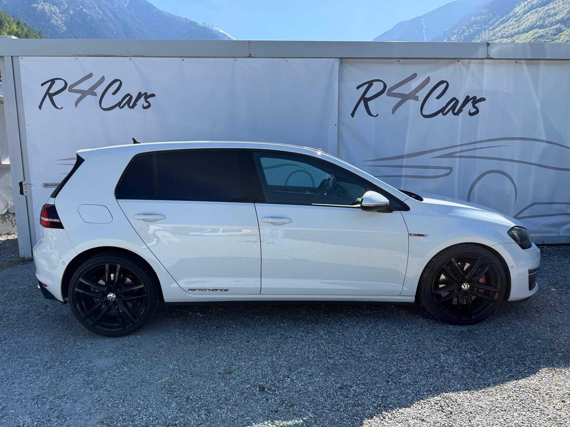 VW Golf 2.0 TSI GTI Performance DSG-image-2