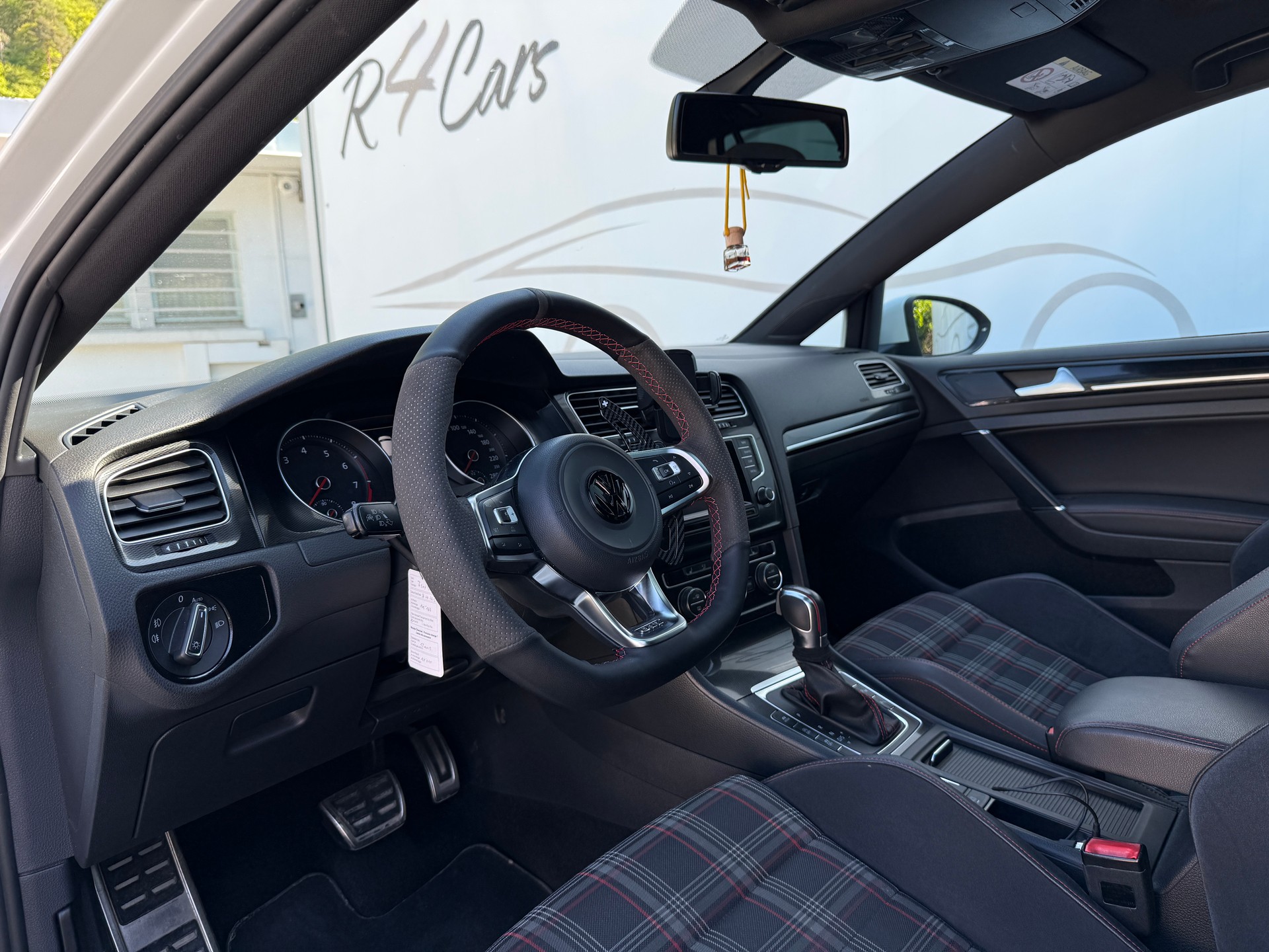 VW Golf 2.0 TSI GTI Performance DSG-image-11
