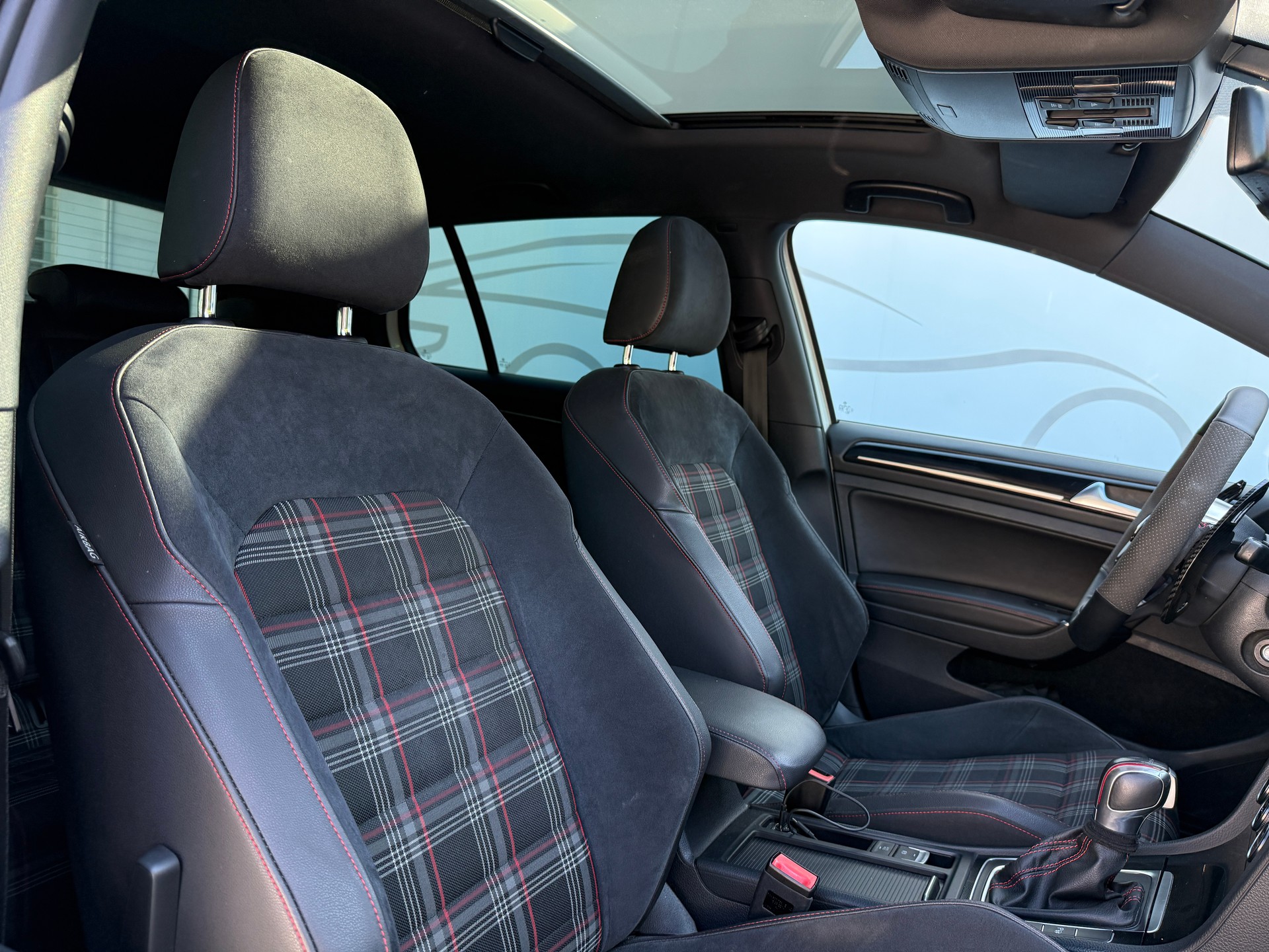 VW Golf 2.0 TSI GTI Performance DSG-image-14