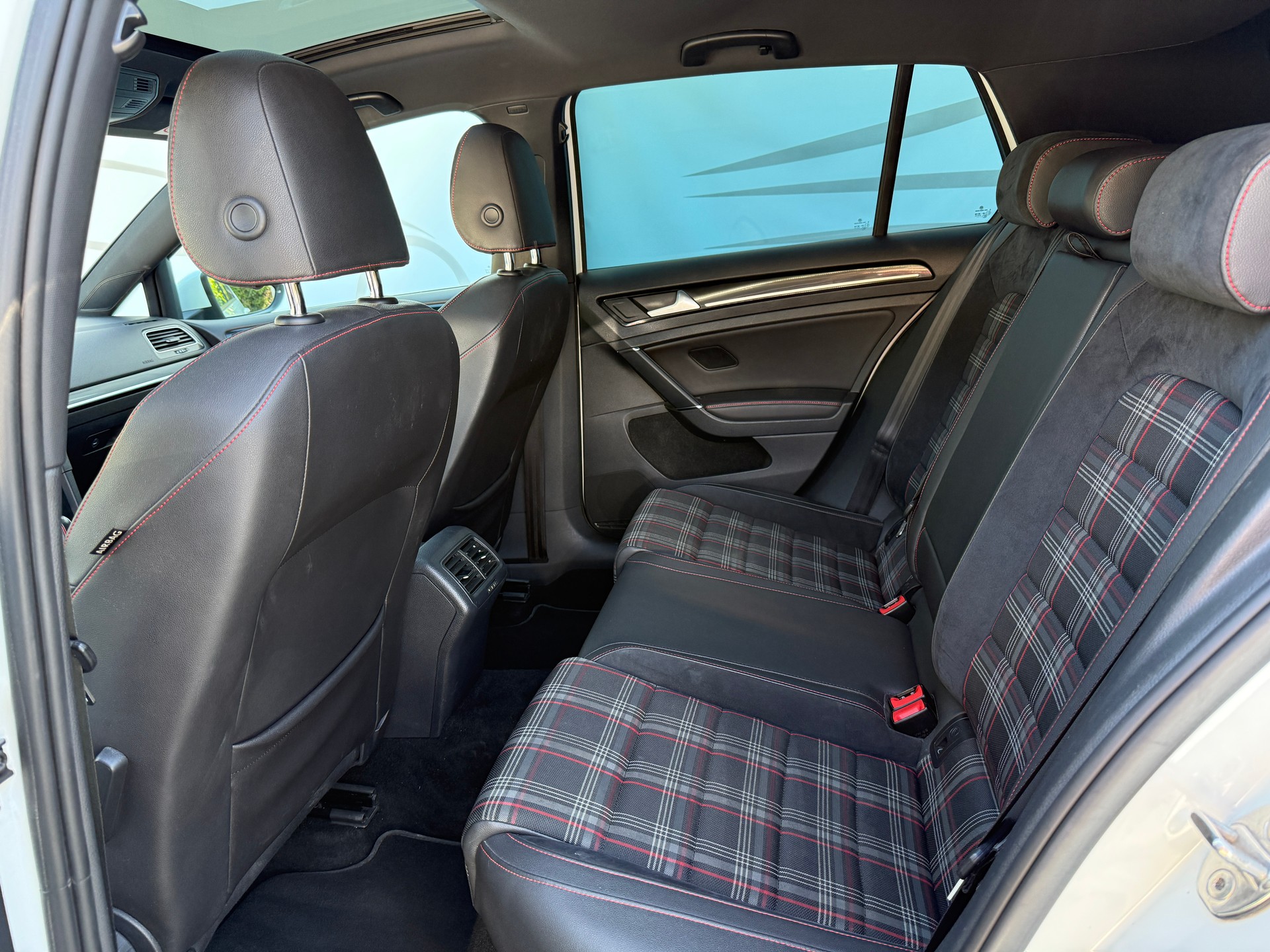 VW Golf 2.0 TSI GTI Performance DSG-image-15