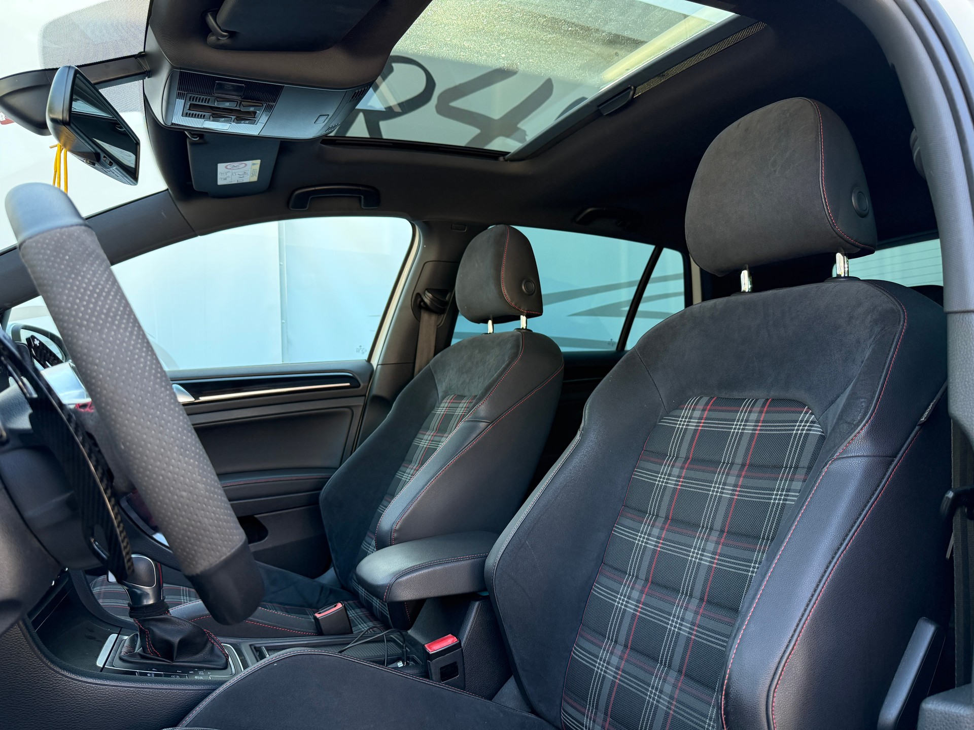 VW Golf 2.0 TSI GTI Performance DSG-image-13