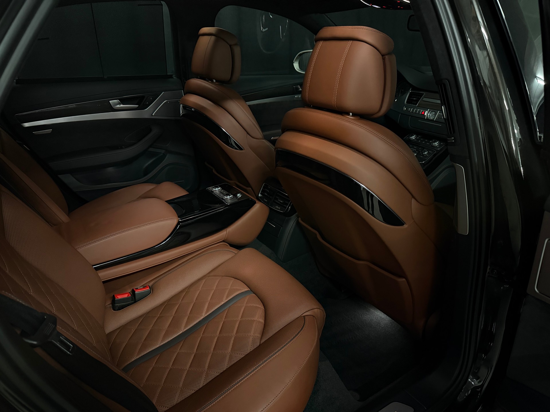 AUDI S8 4.0 TFSI V8 quattro tiptronic-image-10