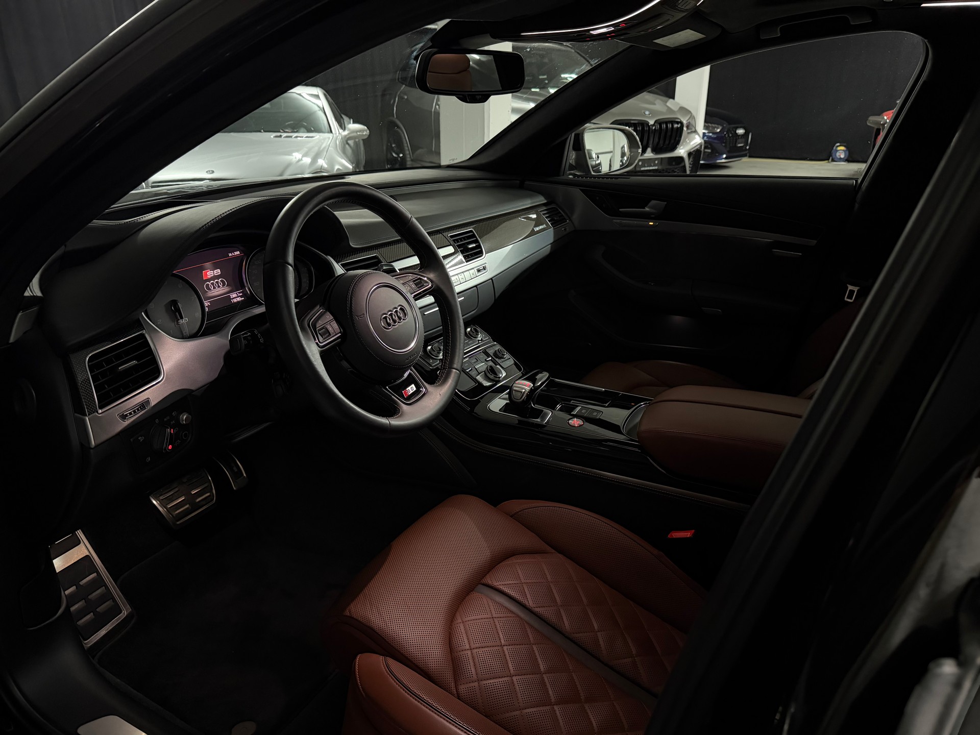AUDI S8 4.0 TFSI V8 quattro tiptronic-image-7