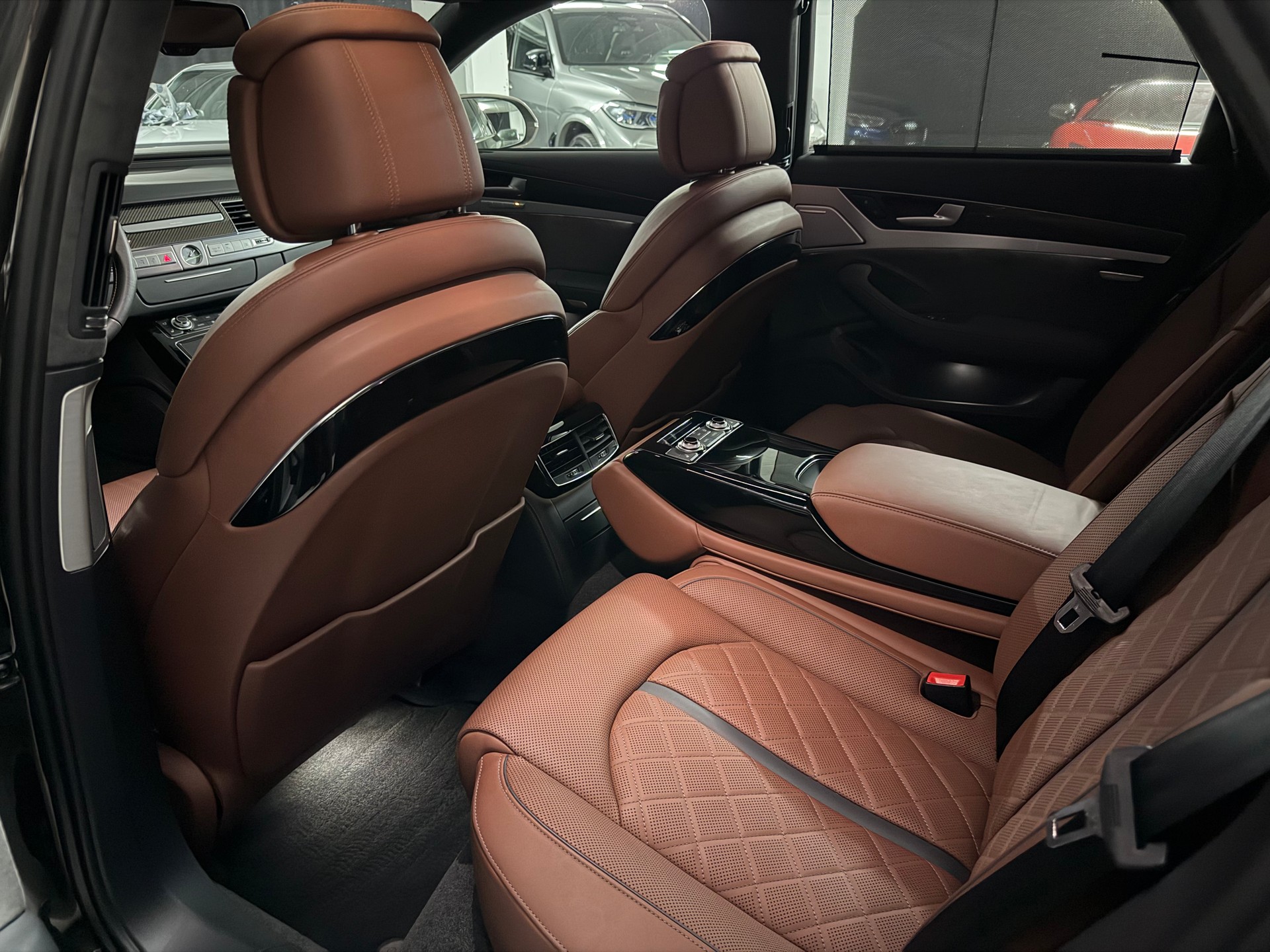 AUDI S8 4.0 TFSI V8 quattro tiptronic-image-8