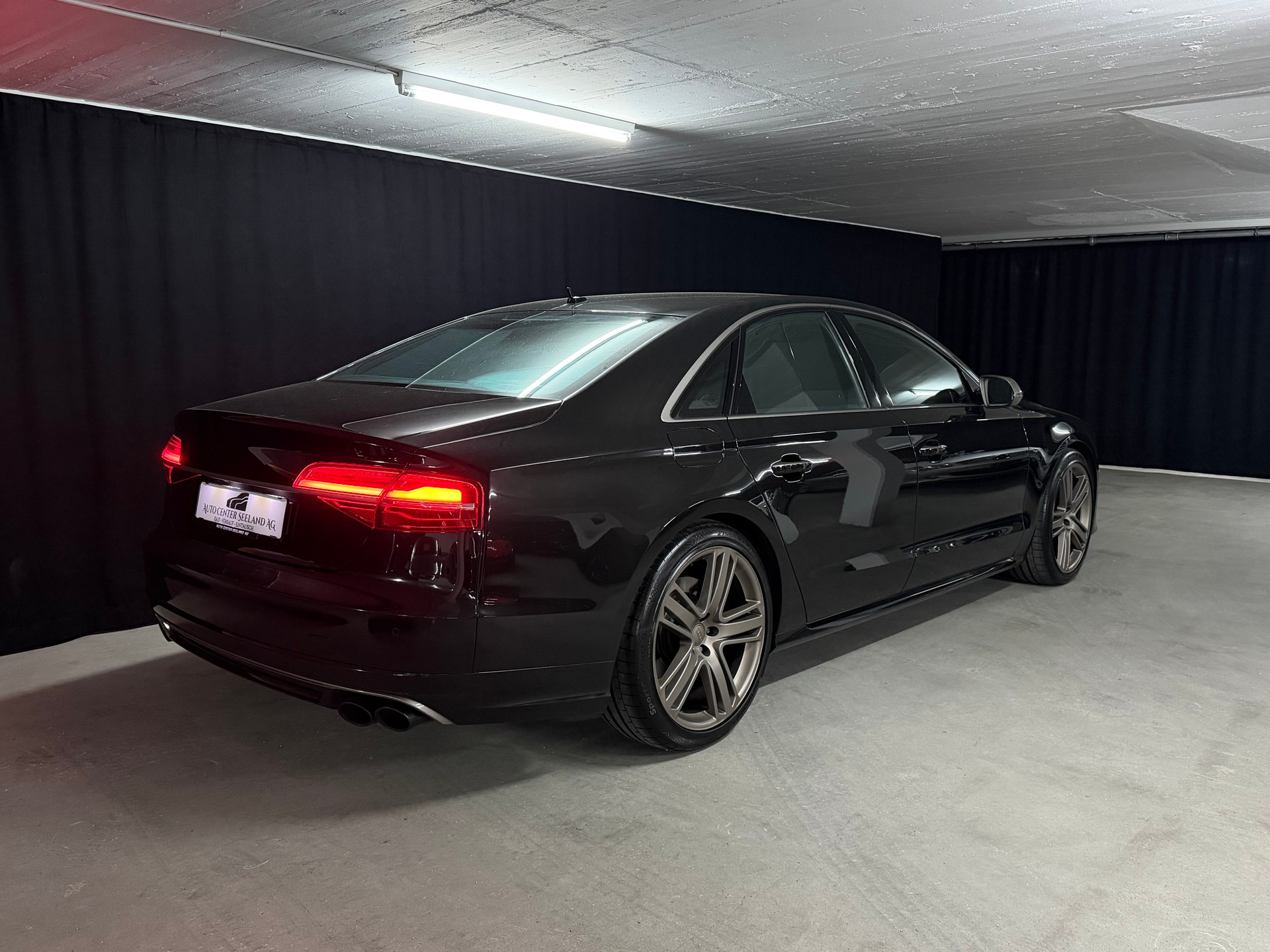 AUDI S8 4.0 TFSI V8 quattro tiptronic-image-4