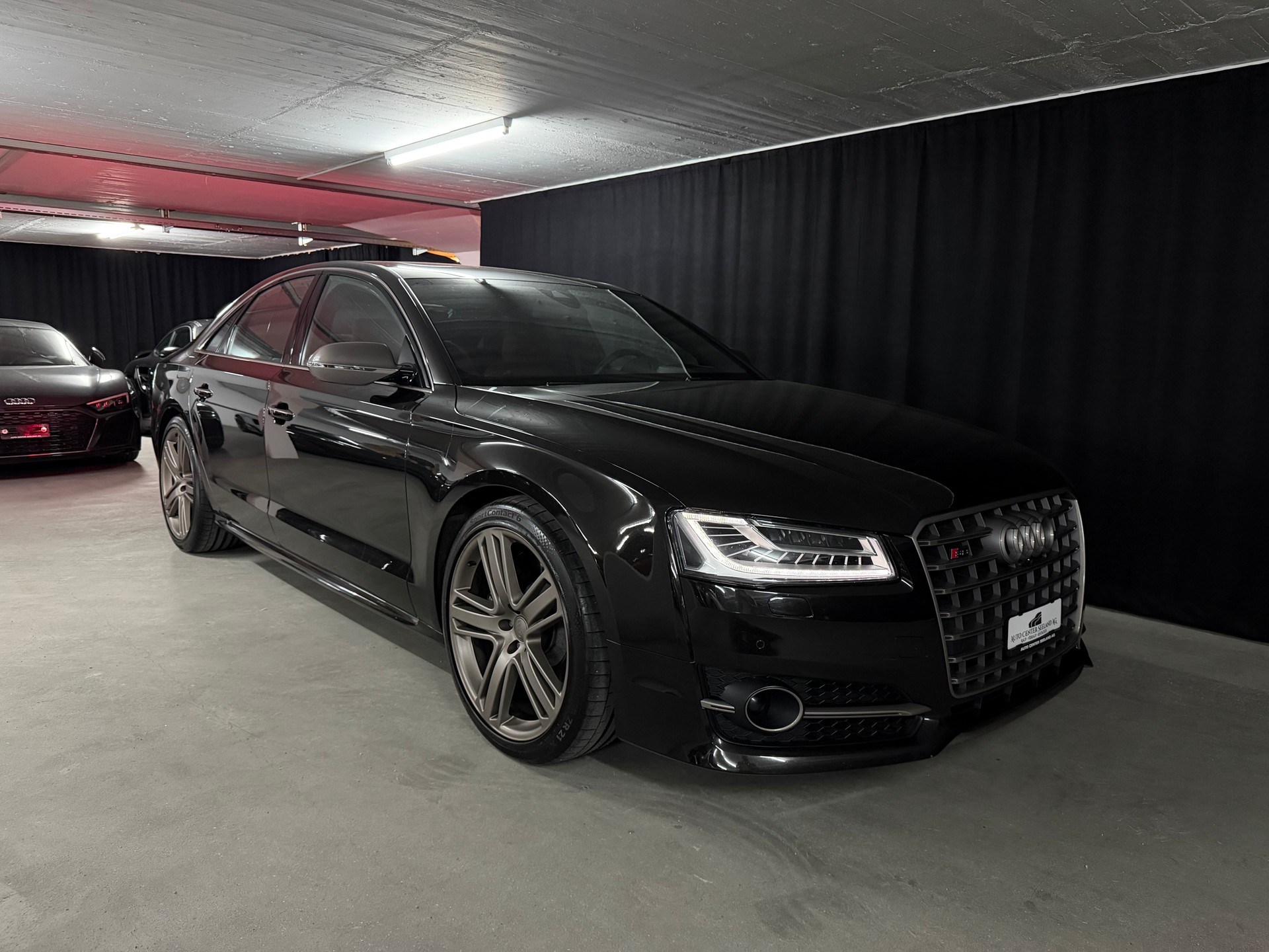 AUDI S8 4.0 TFSI V8 quattro tiptronic-image-5