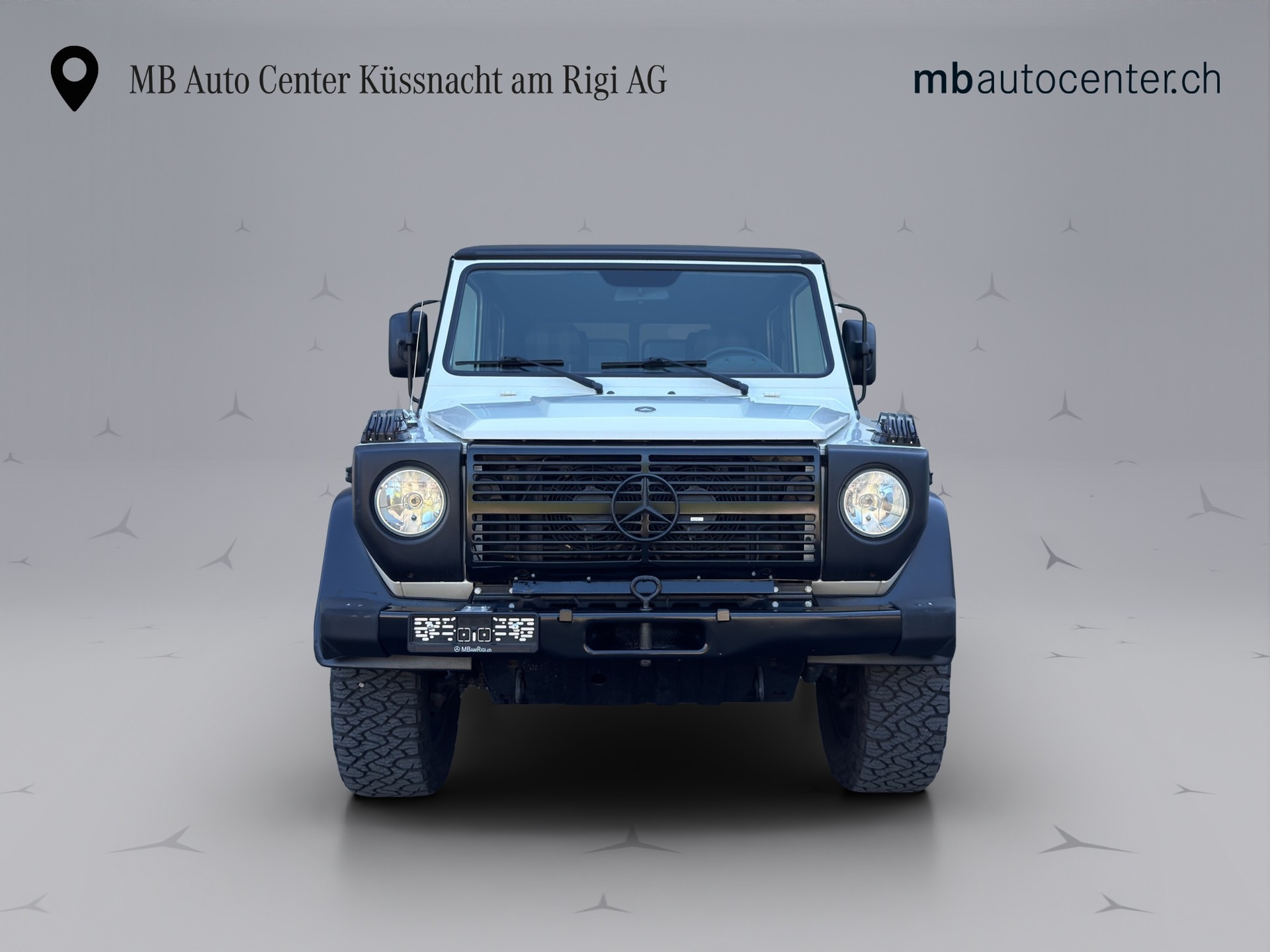 MERCEDES-BENZ Work-showroom-element-1