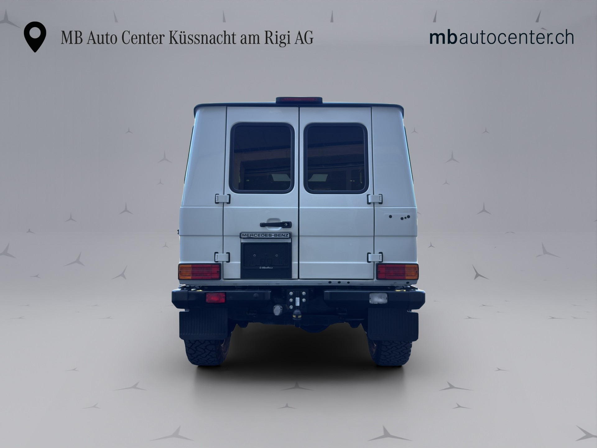 MERCEDES-BENZ Work-showroom-element-3