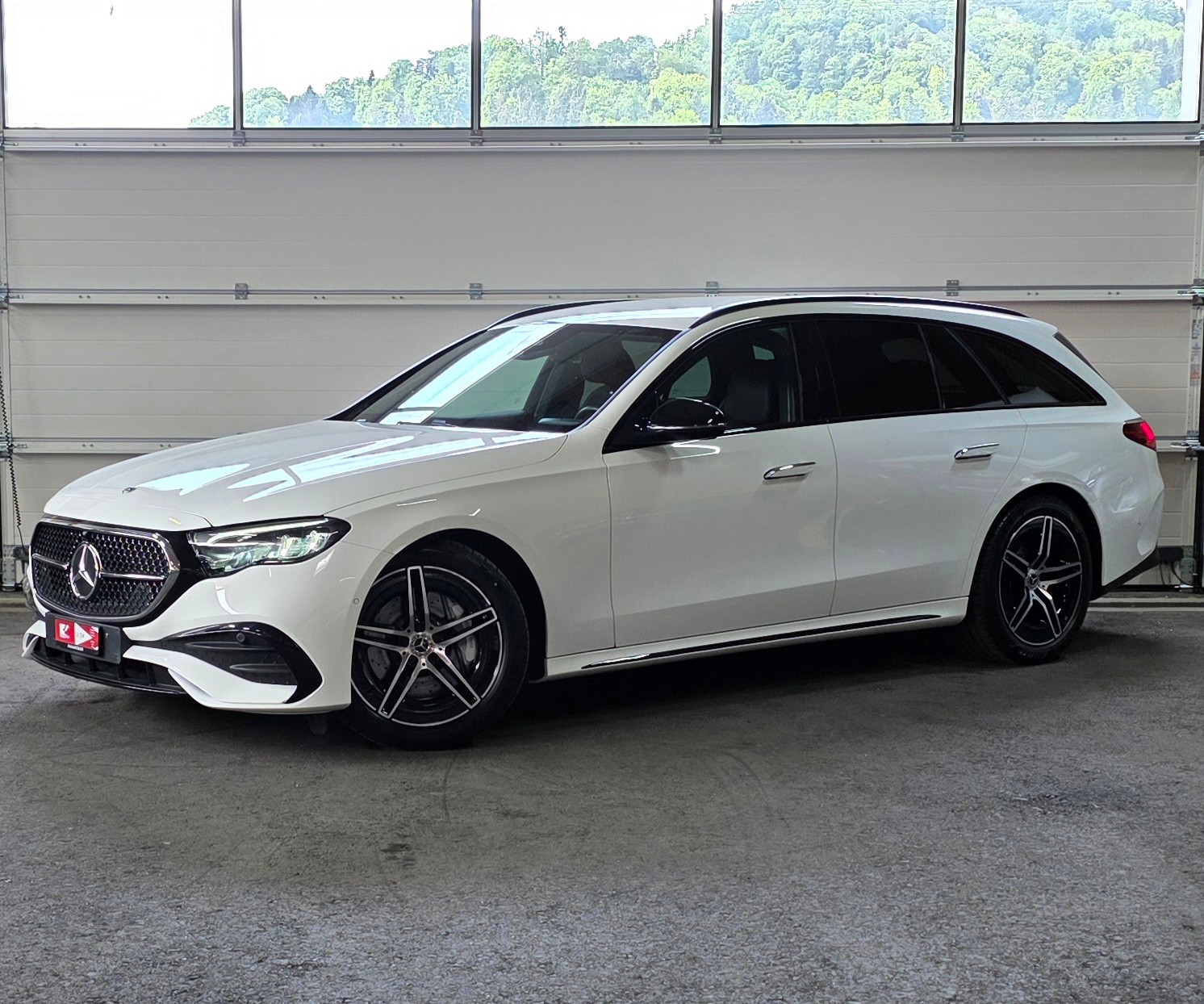 MERCEDES-BENZ E 220 d AMG-Line 9G-Tronic *ACC*Laneassist*Ambientebeleuchtung*CarPlay/AndroidAuto*Sitzheizung*Anhängerkupplung*-image-0