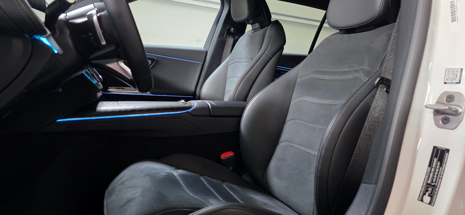 MERCEDES-BENZ E 220 d AMG-Line 9G-Tronic *ACC*Laneassist*Ambientebeleuchtung*CarPlay/AndroidAuto*Sitzheizung*Anhängerkupplung*-image-9