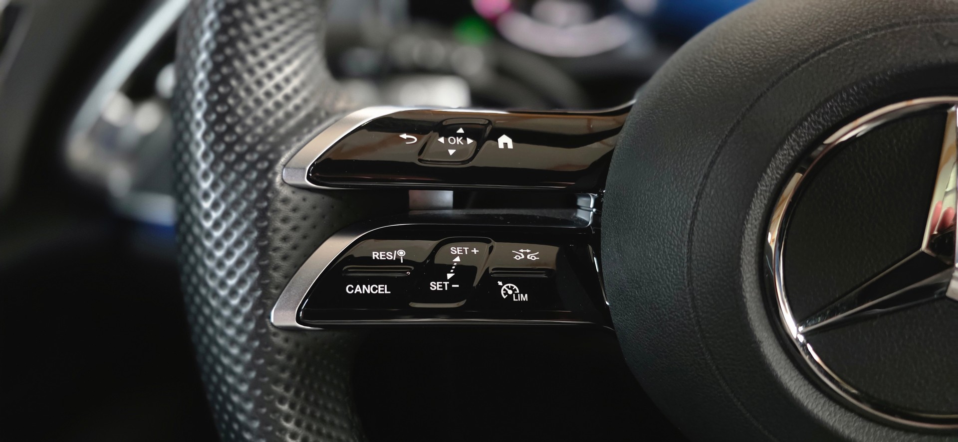 MERCEDES-BENZ E 220 d AMG-Line 9G-Tronic *ACC*Laneassist*Ambientebeleuchtung*CarPlay/AndroidAuto*Sitzheizung*Anhängerkupplung*-image-14