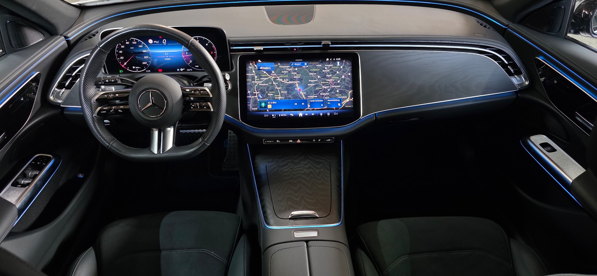 MERCEDES-BENZ E 220 d AMG-Line 9G-Tronic *ACC*Laneassist*Ambientebeleuchtung*CarPlay/AndroidAuto*Sitzheizung*Anhängerkupplung*-image-10