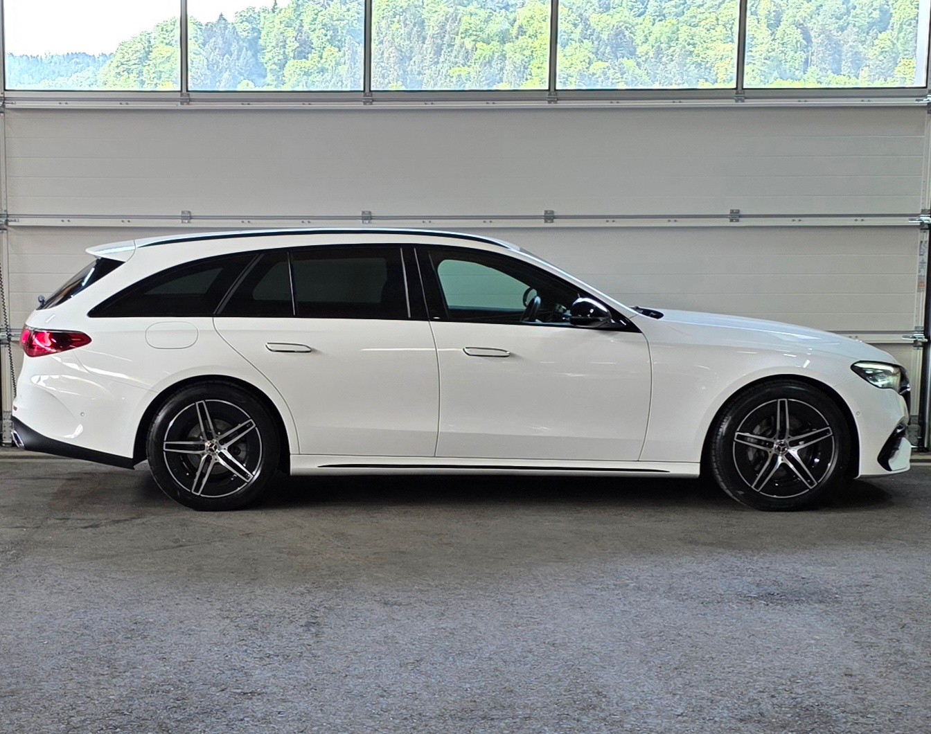MERCEDES-BENZ E 220 d AMG-Line 9G-Tronic *ACC*Laneassist*Ambientebeleuchtung*CarPlay/AndroidAuto*Sitzheizung*Anhängerkupplung*-image-5