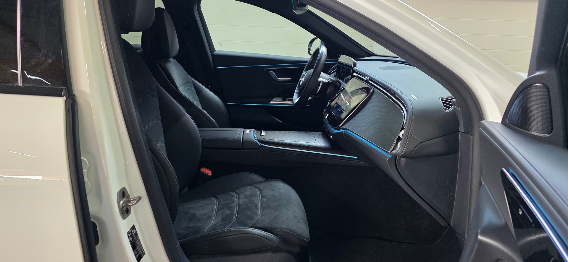 MERCEDES-BENZ E 220 d AMG-Line 9G-Tronic *ACC*Laneassist*Ambientebeleuchtung*CarPlay/AndroidAuto*Sitzheizung*Anhängerkupplung*-image-22
