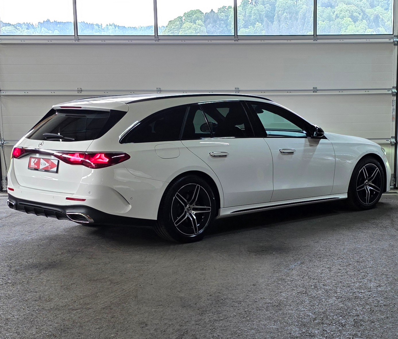 MERCEDES-BENZ E 220 d AMG-Line 9G-Tronic *ACC*Laneassist*Ambientebeleuchtung*CarPlay/AndroidAuto*Sitzheizung*Anhängerkupplung*-image-4