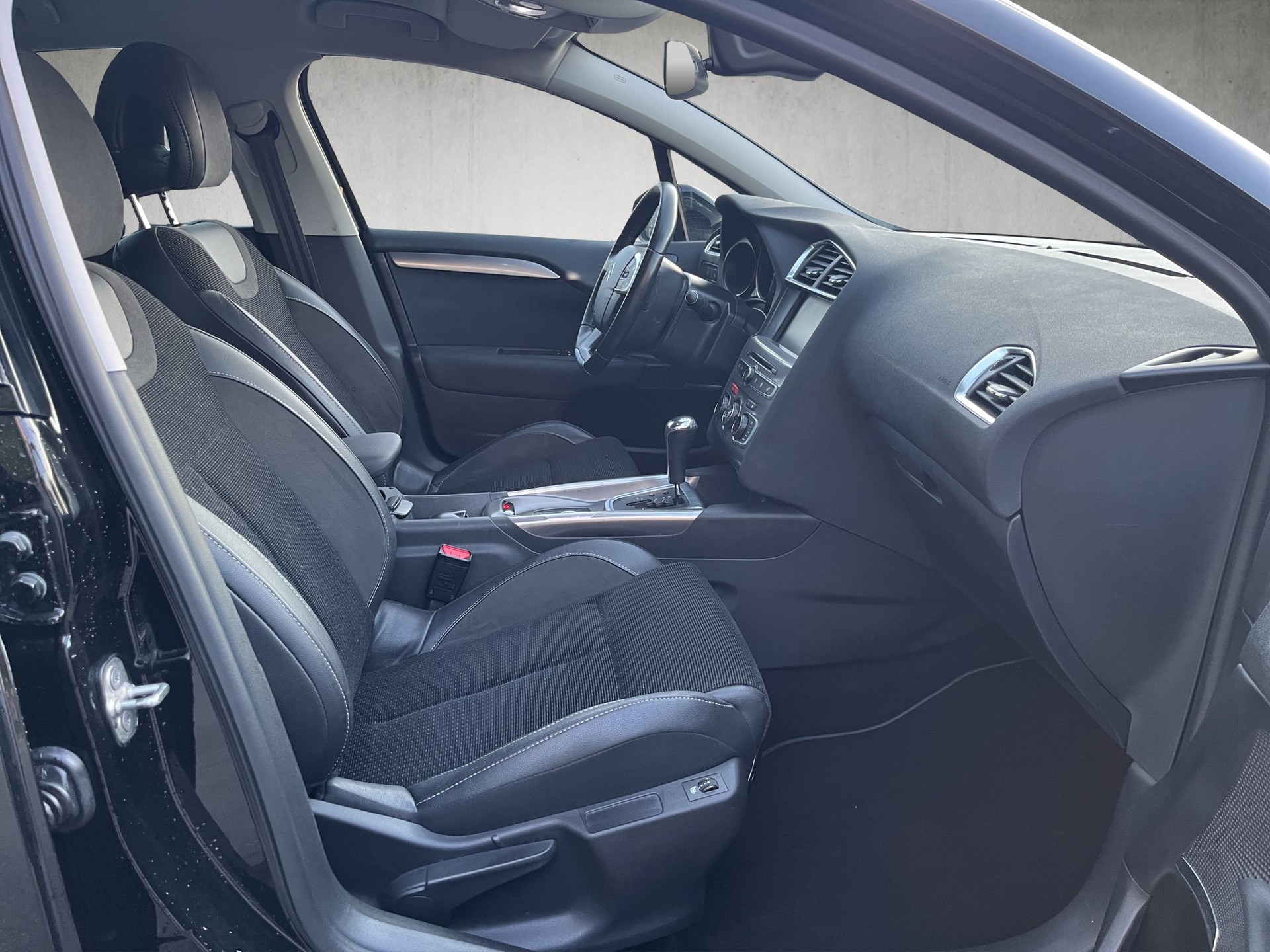 CITROEN C4 1.2 Pure Tech Shine Automatic-image-10