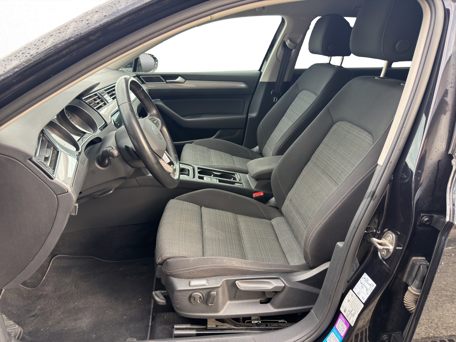 VW Passat 2.0 TDI BMT Business DSG-image-10
