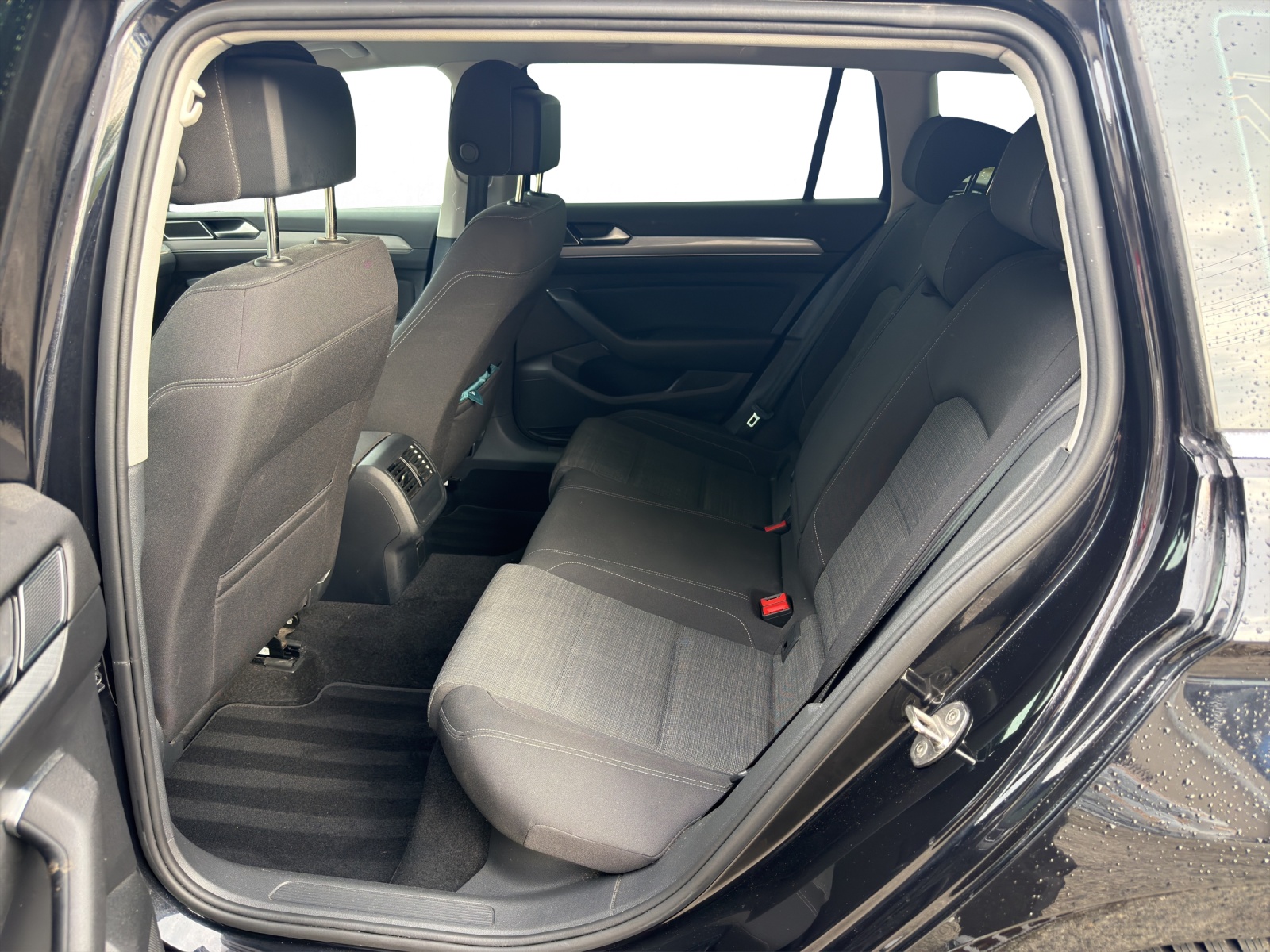 VW Passat 2.0 TDI BMT Business DSG-image-12