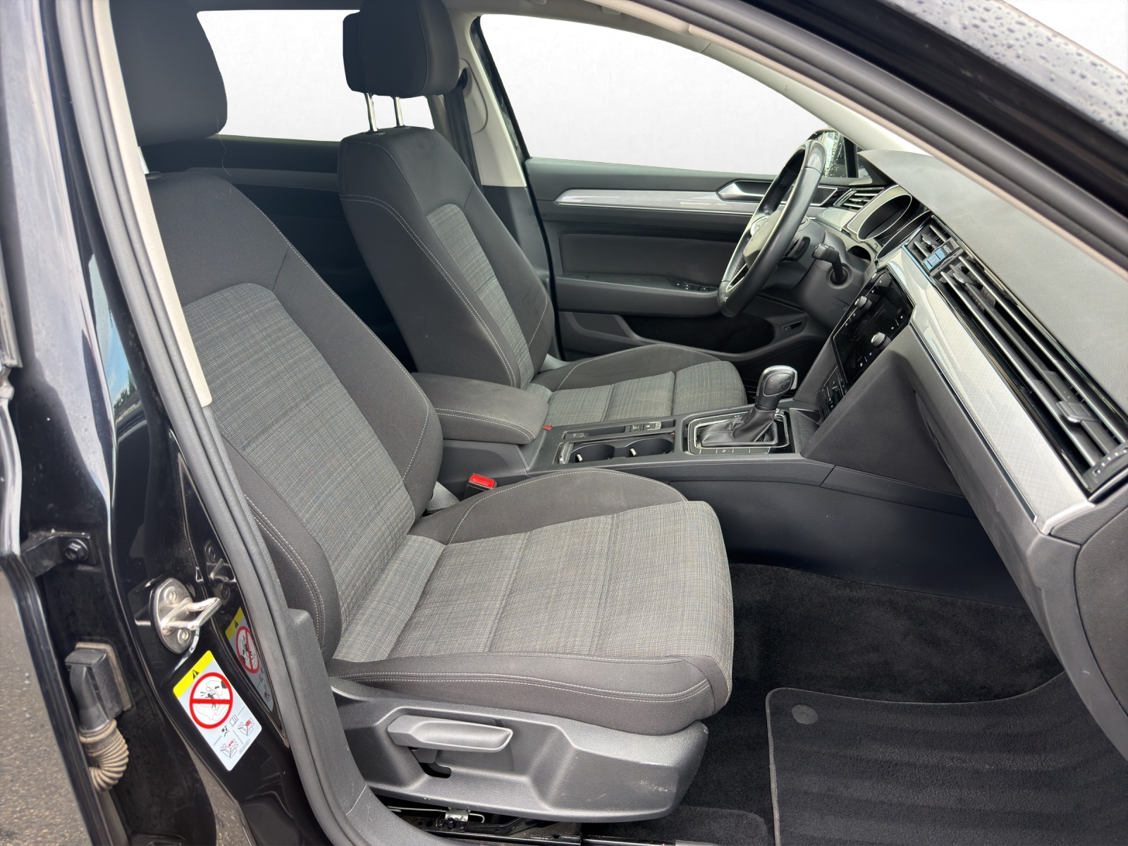 VW Passat 2.0 TDI BMT Business DSG-image-11