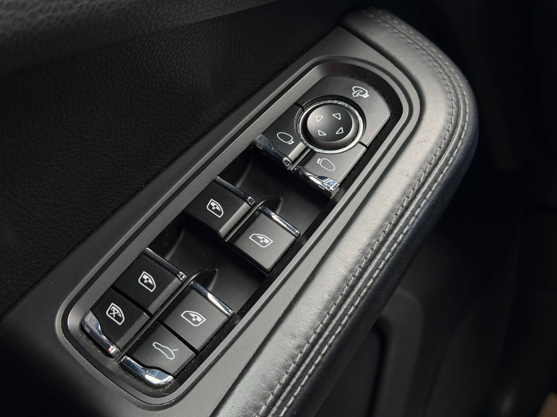 PORSCHE Macan S Diesel PDK-image-23