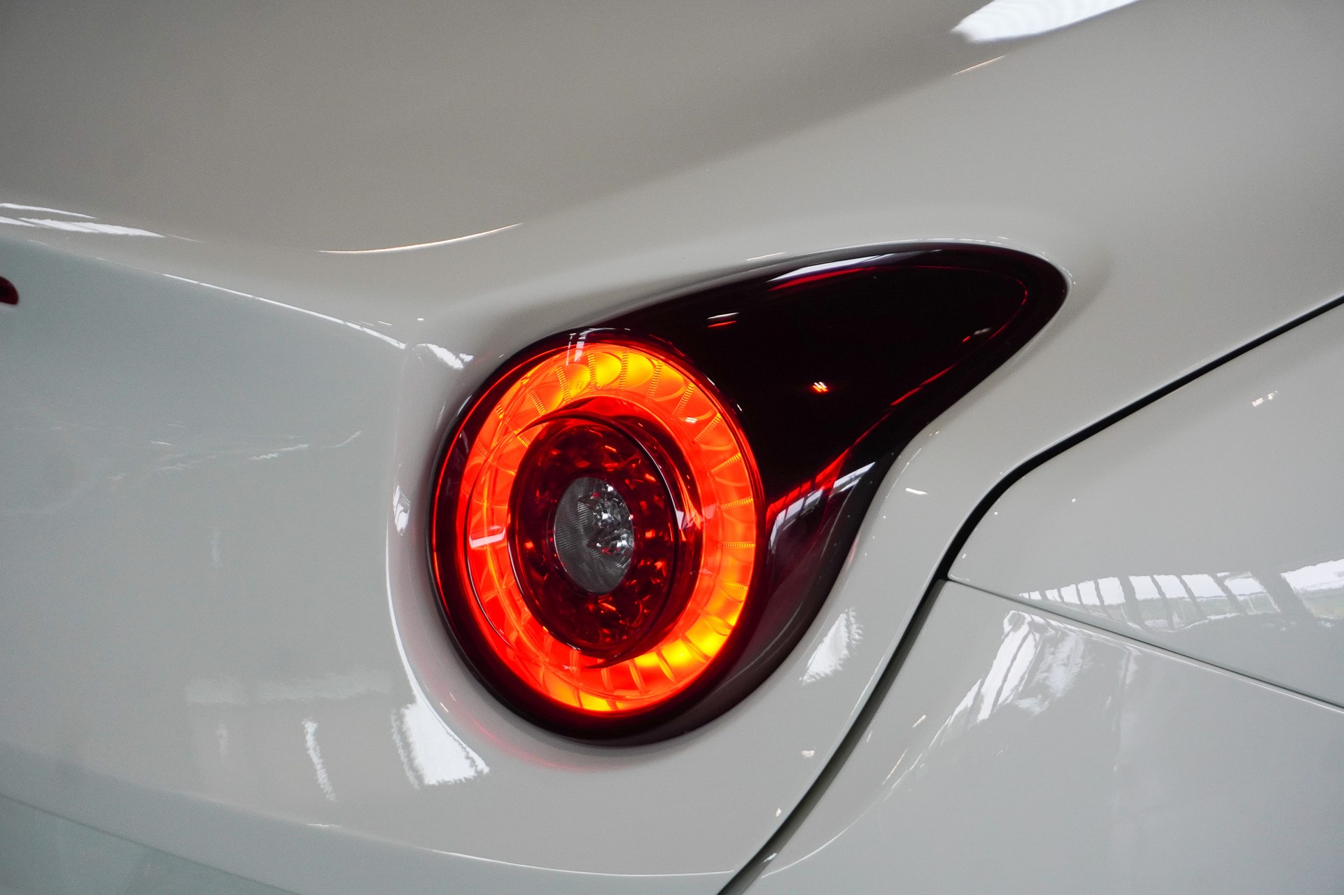 FERRARI California 3.9 V8 T-image-12