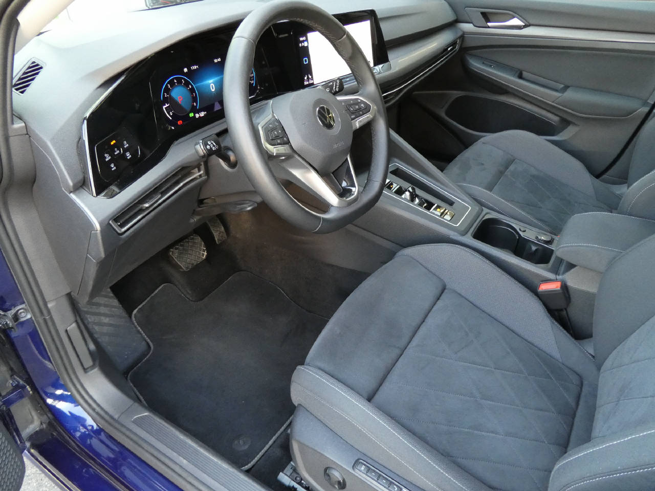 VW Golf VIII Variant 1.5 eTSI Style DSG-image-8