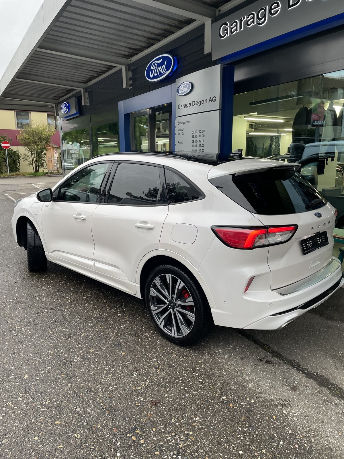 FORD Kuga 2.5 Plug-in Hybrid ST-Line X-showroom-element-1