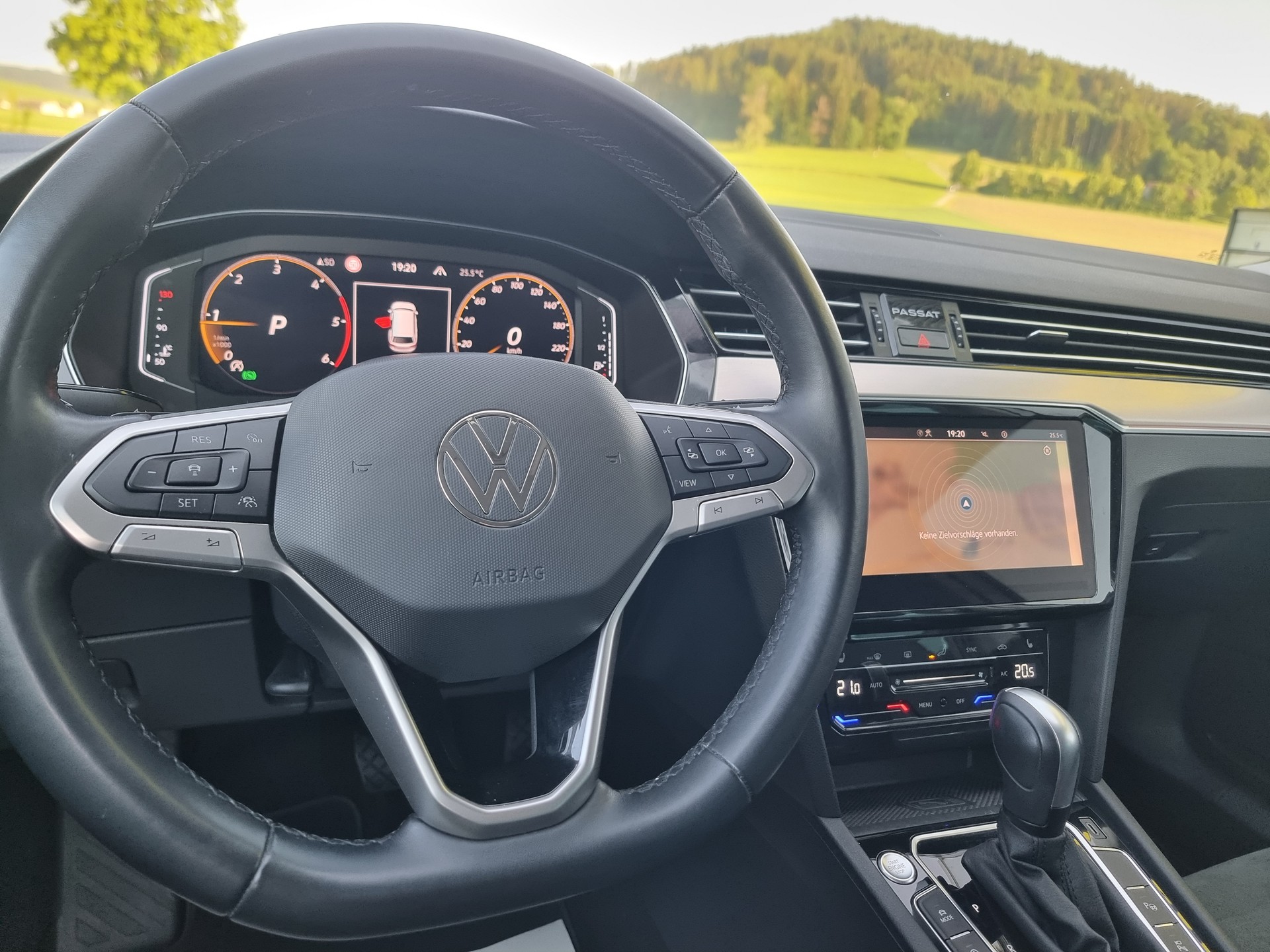 VW Passat 2.0 TDI BMT Elegance DSG-image-5